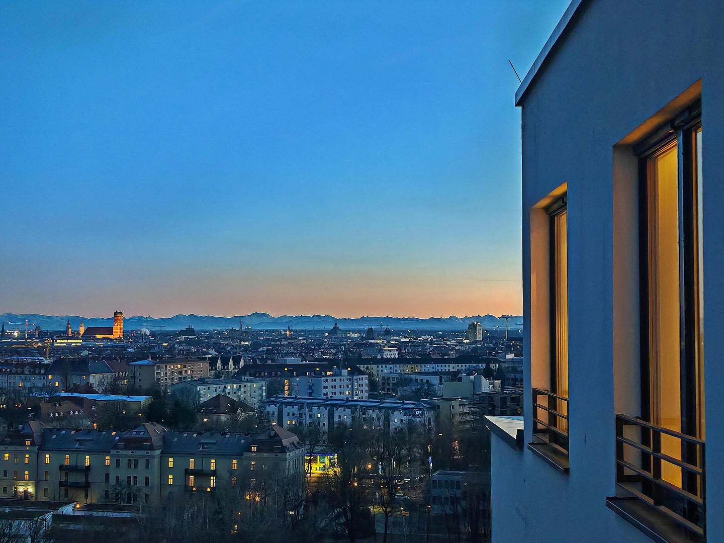 Einmalige CHANCE: Munich's Penthouse No.1 - Wohnen mit Münchens bekanntestem Panorama – München(Schwabing) – Vorschaubild 19
