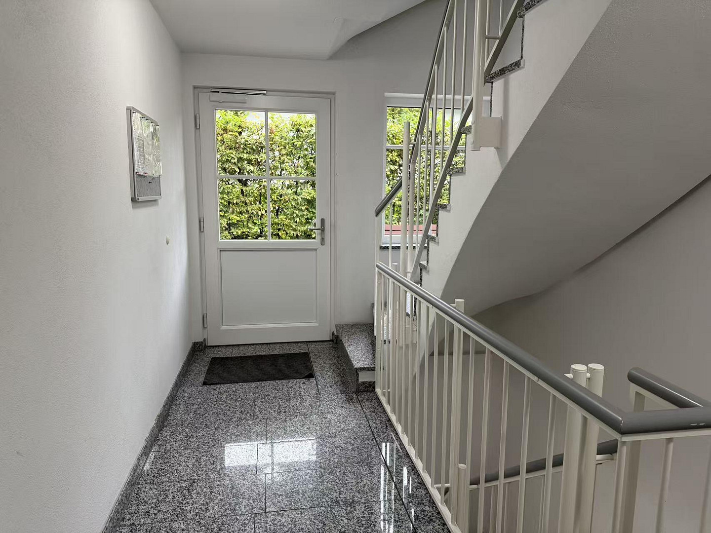 Haus-im-Haus in Stadtvilla:  3-Zimmer-Gartenwohnung mit Südterrasse, Privatgarten, Energiek A und TG – München(Moosach) – Vorschaubild 20