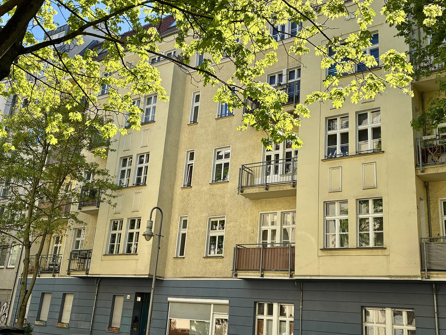 Privatverkauf: Nahe Helmholtzplatz! Absolut ruhig. Altbaucharme. Tolle Einbauküche. – Ahlbecker Str. 11 A, 10437 Berlin(Prenzlauer Berg) – Vorschaubild 3