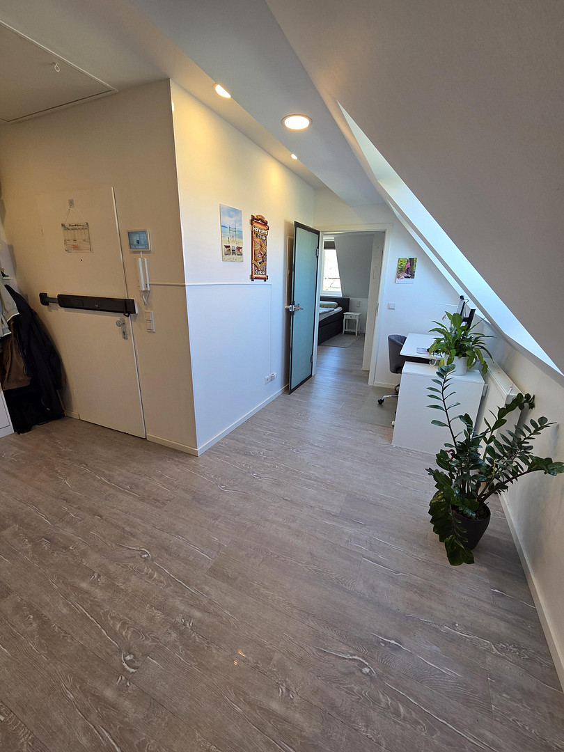 Provisionsfrei: Exklusive, lichtdurchflutete 3½ Zimmer Dachgeschosswohnung mit Ausbaureserve – Tangermünder Weg 18, 13583 Berlin(Falkenhagener Feld) – Vorschaubild 12