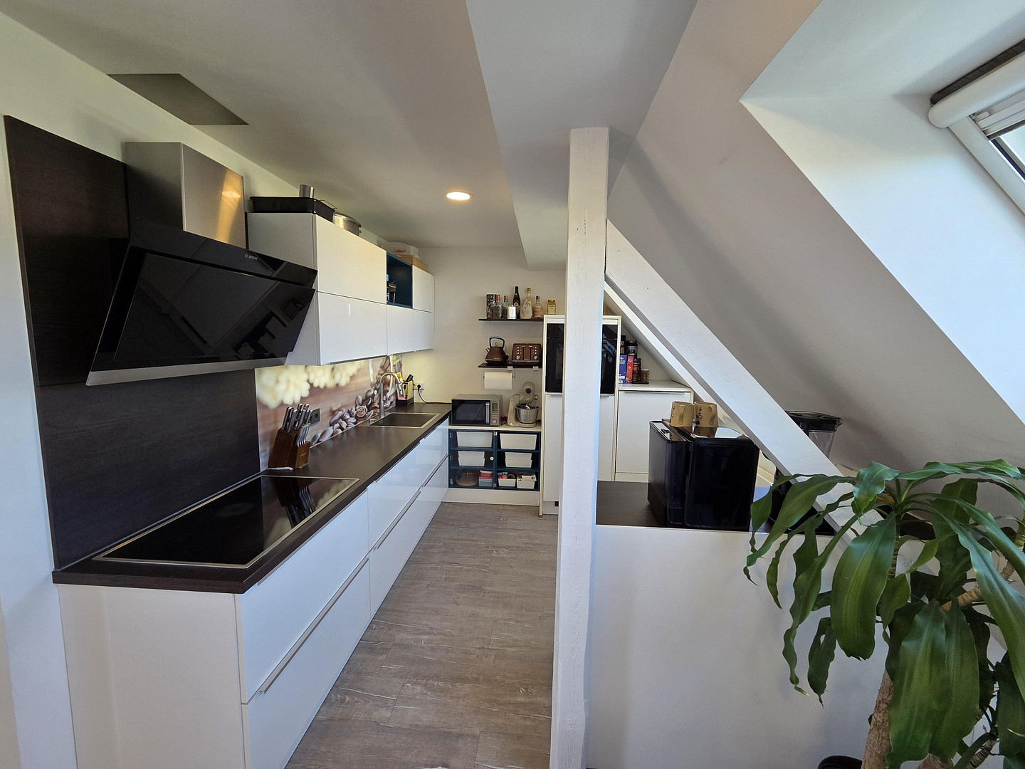 Provisionsfrei: Exklusive, lichtdurchflutete 3½ Zimmer Dachgeschosswohnung mit Ausbaureserve – Tangermünder Weg 18, 13583 Berlin(Falkenhagener Feld) – Vorschaubild 8