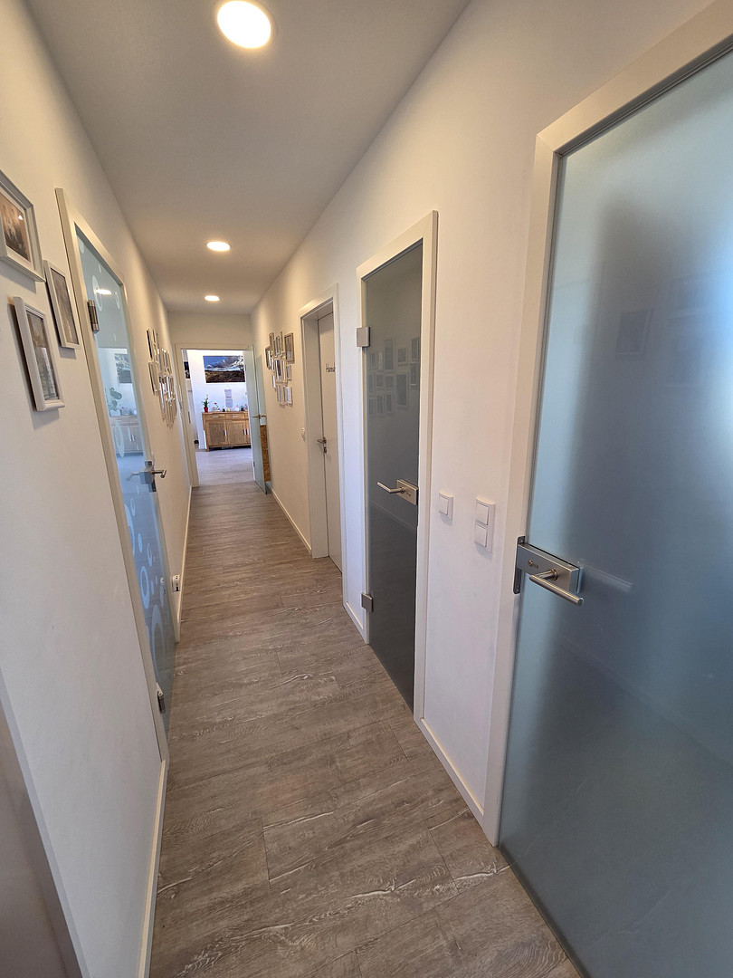 Provisionsfrei: Exklusive, lichtdurchflutete 3½ Zimmer Dachgeschosswohnung mit Ausbaureserve – Tangermünder Weg 18, 13583 Berlin(Falkenhagener Feld) – Vorschaubild 11