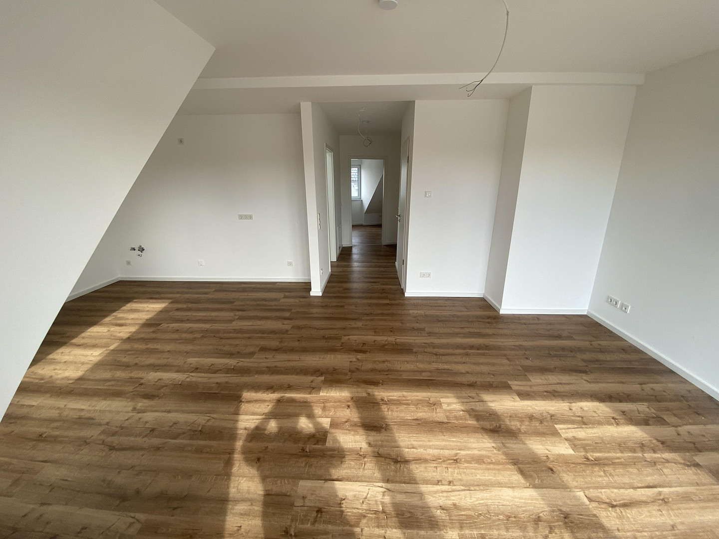 Dachgeschosswohnung / Mietwohnung in Köln Lövenich / Balkon Stellplatz Erstbezug Wärmepumpe Aufzug – Brauweilerstraße 79, 50489 Köln-Lövenich(Lövenich) – Vorschaubild 6