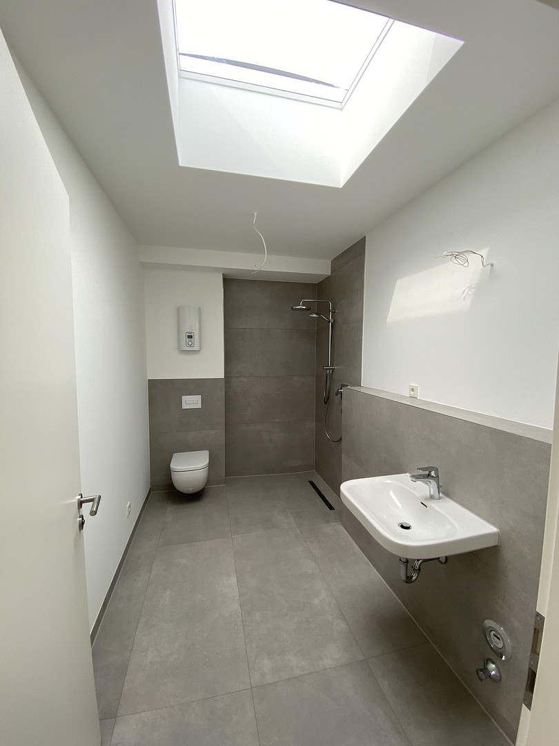 Dachgeschosswohnung / Mietwohnung in Köln Lövenich / Balkon Stellplatz Erstbezug Wärmepumpe Aufzug – Brauweilerstraße 79, 50489 Köln-Lövenich(Lövenich) – Vorschaubild 7