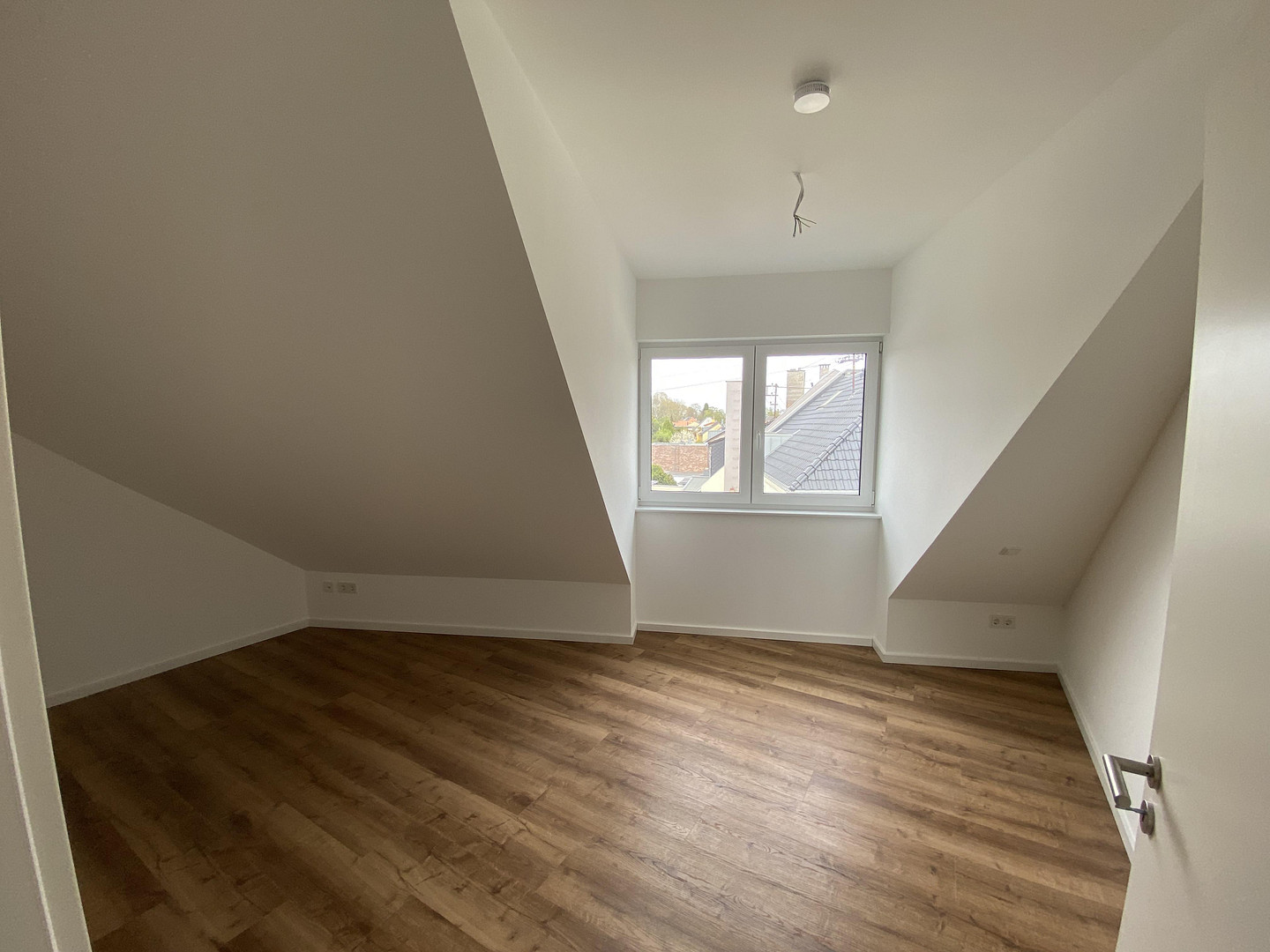 Dachgeschosswohnung / Mietwohnung in Köln Lövenich / Balkon Stellplatz Erstbezug Wärmepumpe Aufzug – Brauweilerstraße 79, 50489 Köln-Lövenich(Lövenich) – Vorschaubild 9