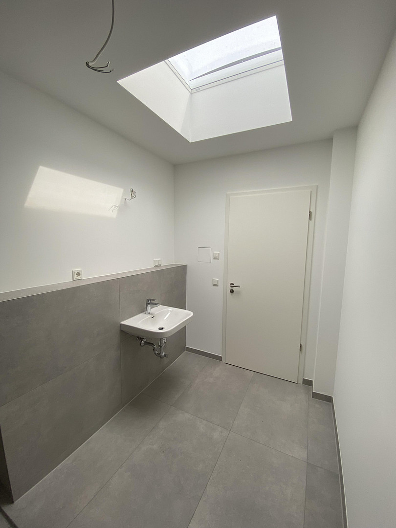 Dachgeschosswohnung / Mietwohnung in Köln Lövenich / Balkon Stellplatz Erstbezug Wärmepumpe Aufzug – Brauweilerstraße 79, 50489 Köln-Lövenich(Lövenich) – Vorschaubild 8