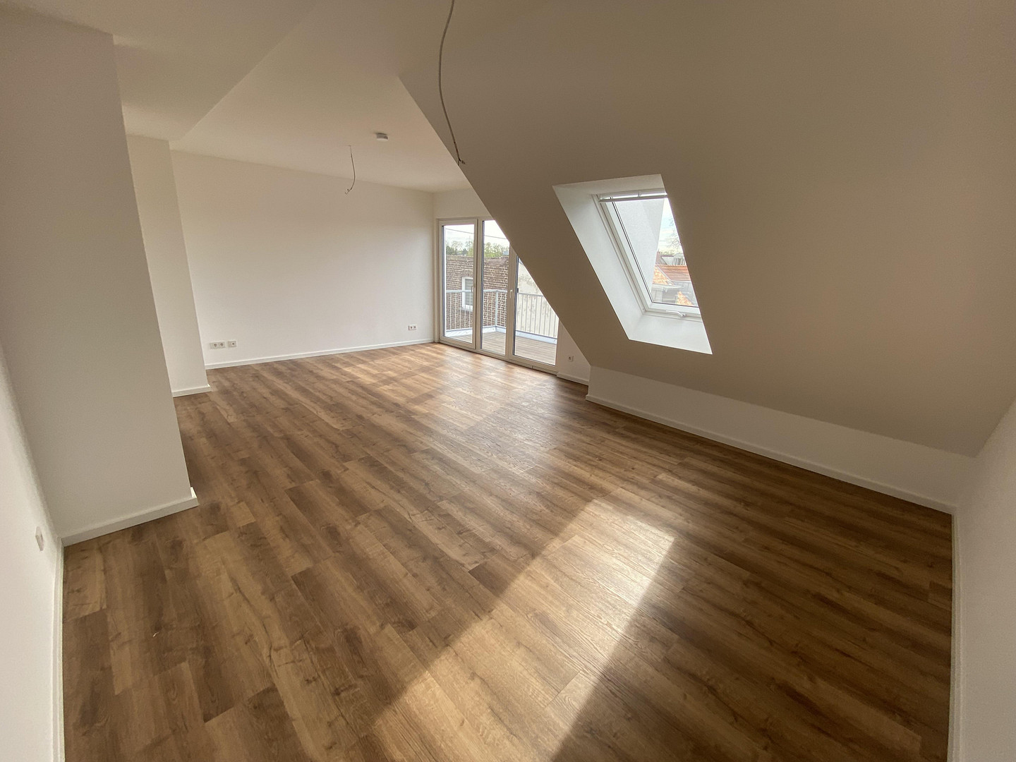 Dachgeschosswohnung / Mietwohnung in Köln Lövenich / Balkon Stellplatz Erstbezug Wärmepumpe Aufzug – Brauweilerstraße 79, 50489 Köln-Lövenich(Lövenich) – Vorschaubild 5