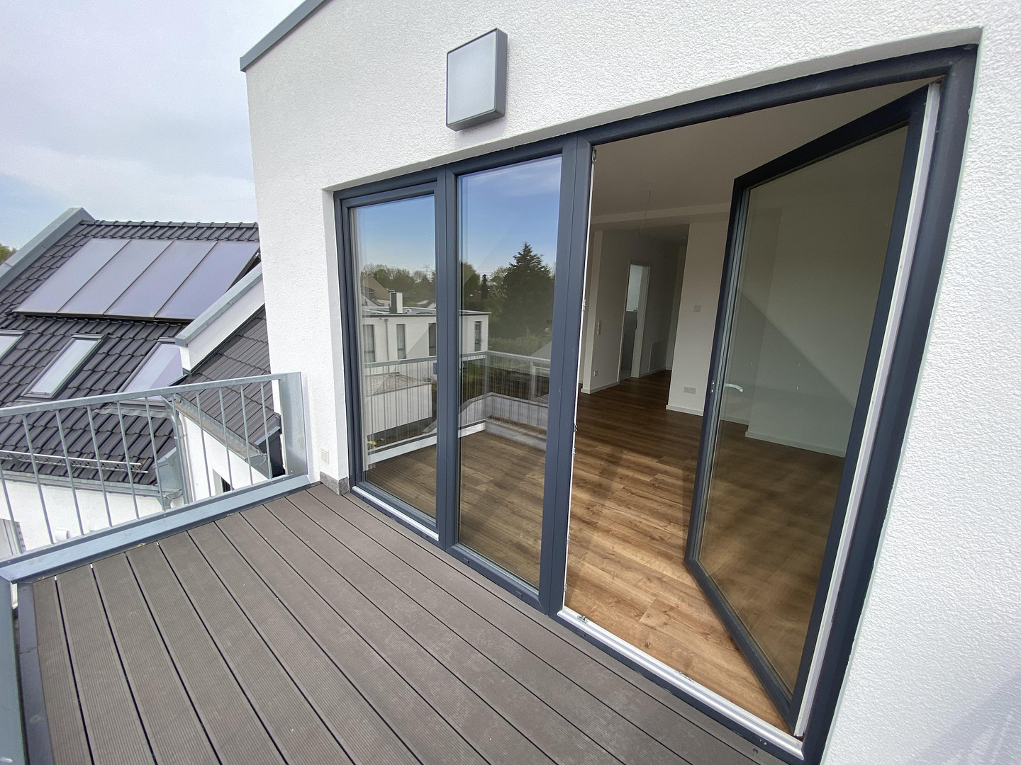 Dachgeschosswohnung / Mietwohnung in Köln Lövenich / Balkon Stellplatz Erstbezug Wärmepumpe Aufzug – Brauweilerstraße 79, 50489 Köln-Lövenich(Lövenich) – Vorschaubild 14