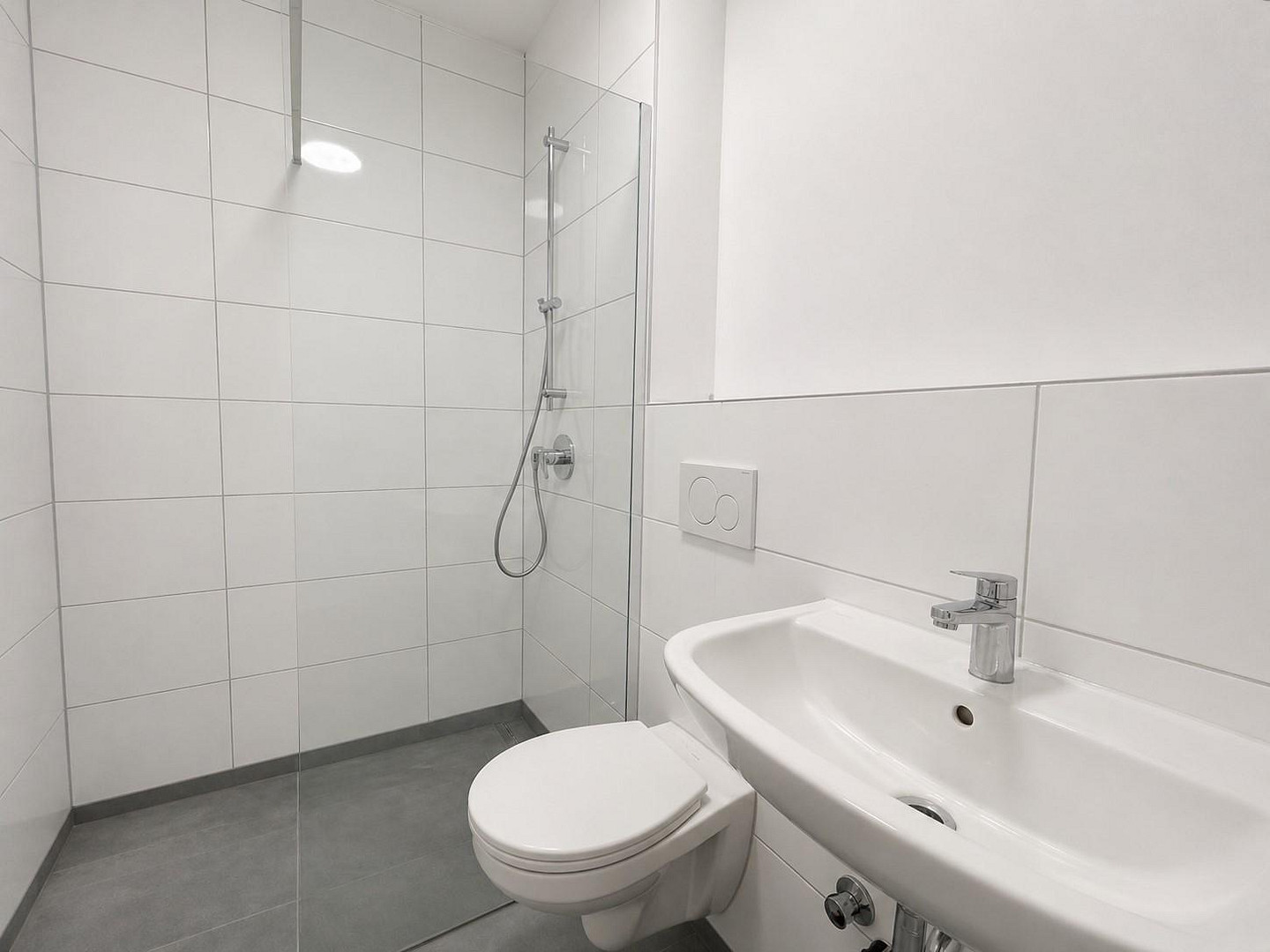 Kernsaniert, voll möbliert und zeitnah bezugsfertig – stilvolle Terrassenwohnung! – Köln(Weidenpesch) – Vorschaubild 3