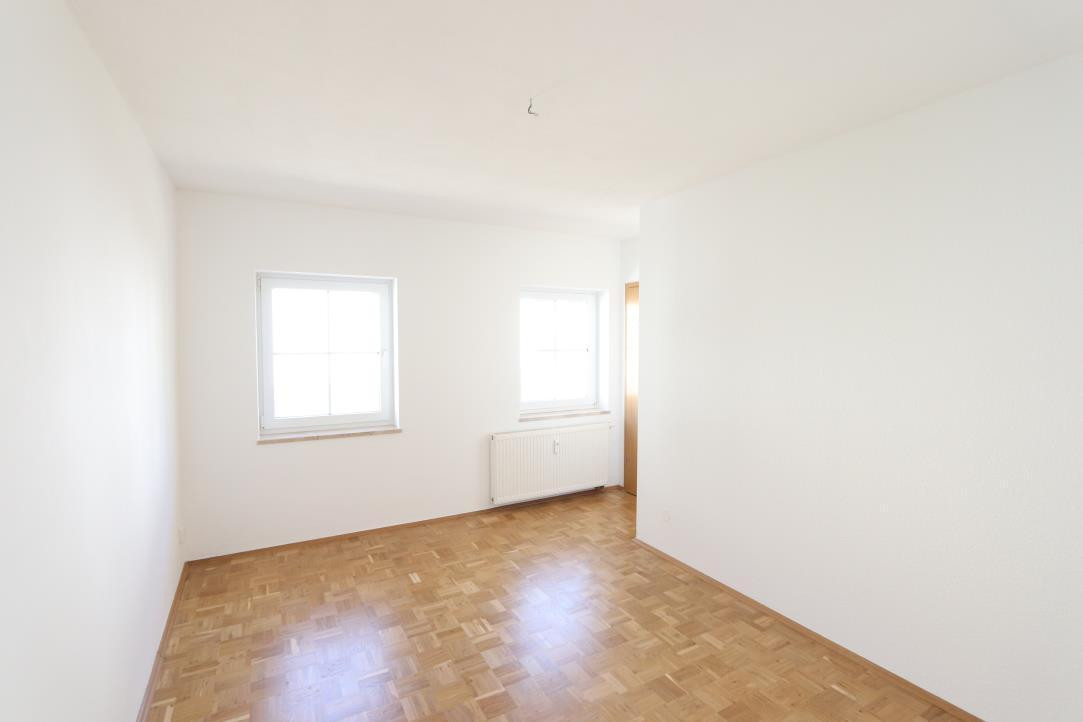Außergewöhnliche Wohnung in toller Lage! Parkett, Wintergarten, Balkon/Terrasse – Chemnitz(Gablenz) – Vorschaubild 4