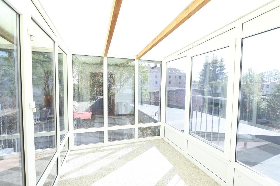 Außergewöhnliche Wohnung in toller Lage! Parkett, Wintergarten, Balkon/Terrasse – Chemnitz(Gablenz) – Vorschaubild 2