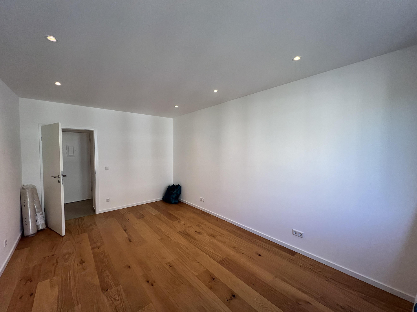 Frisch sanierte 3 Zimmer-Wohnung mit großem Süd-/Westbalkon – Düsseldorf(Bilk) – Vorschaubild 3