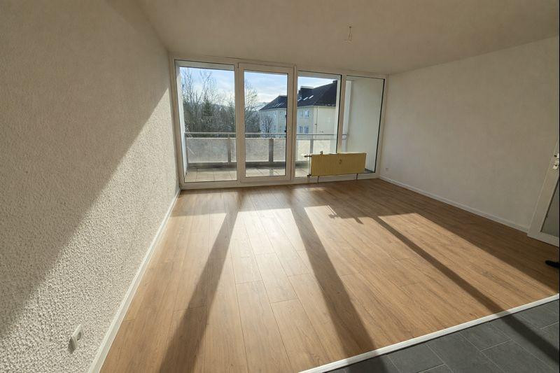 4-Zimmer-Wohnung (106m²) und Balkon über den Dächern von Langerfeld – Langerfelder Straße 115, 42389 Wuppertal(Langerfeld) – Vorschaubild 2