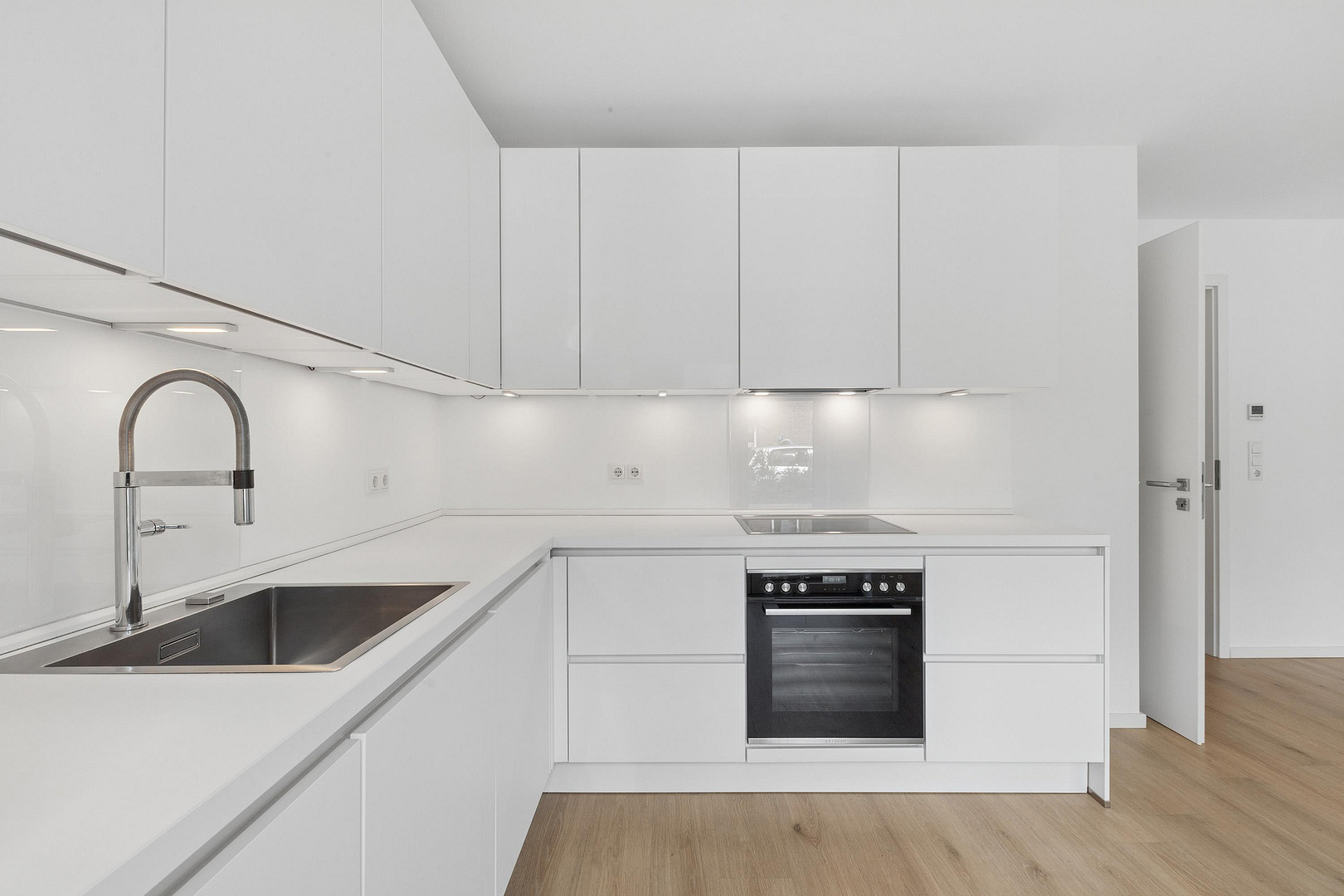 Neuwertige 3 - Zimmer - Balkonwohnung mit erstklassiger Ausstattung in Top - Lage von Meiendorf – Ziehrerweg 5a, 22145 Hamburg(Rahlstedt) – Vorschaubild 4