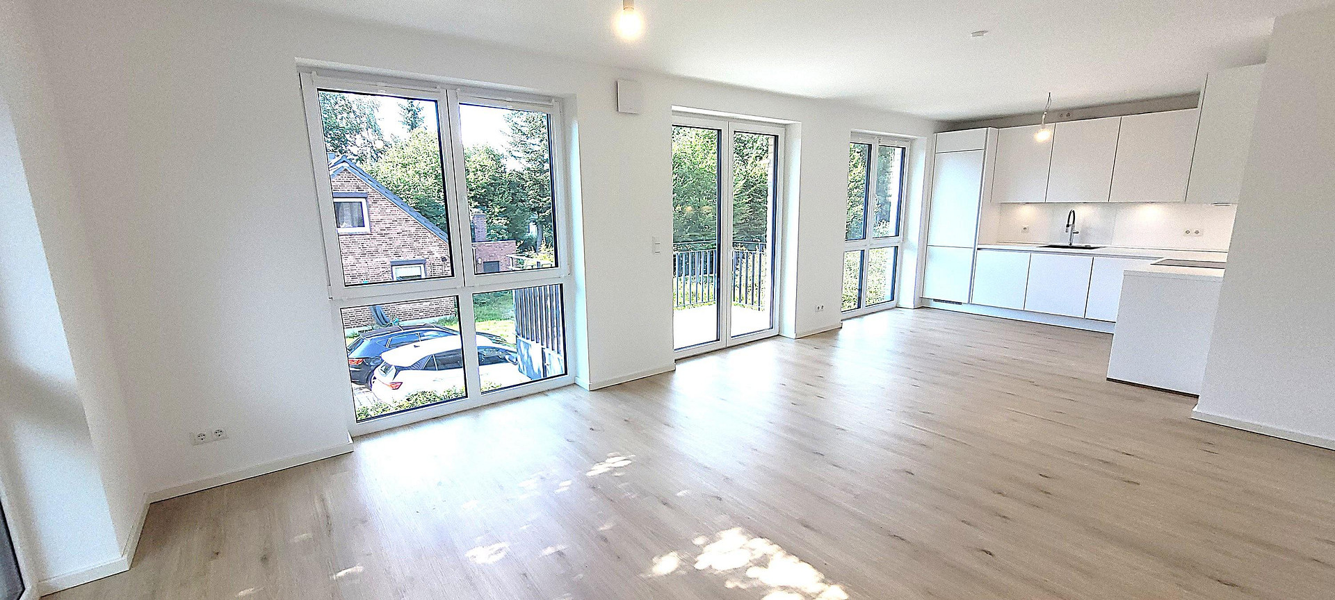 Neuwertige 3 - Zimmer - Balkonwohnung mit erstklassiger Ausstattung in Top - Lage von Meiendorf – Ziehrerweg 5a, 22145 Hamburg(Rahlstedt) – Vorschaubild 2
