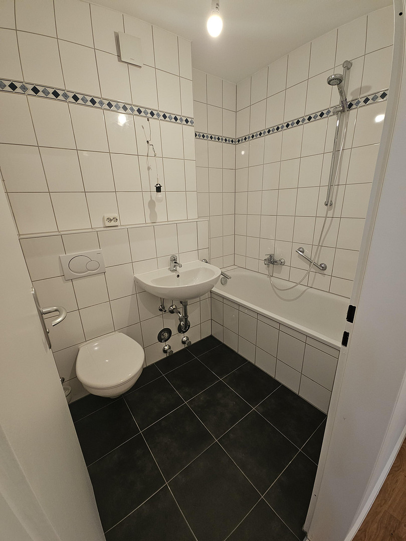 Provisionsfreie 3-Zi-Wohnung- Renoviert mit Südbalkon in der Herzogstrasse – Herzogstrasse 112, 80796 München(Schwabing) – Vorschaubild 15