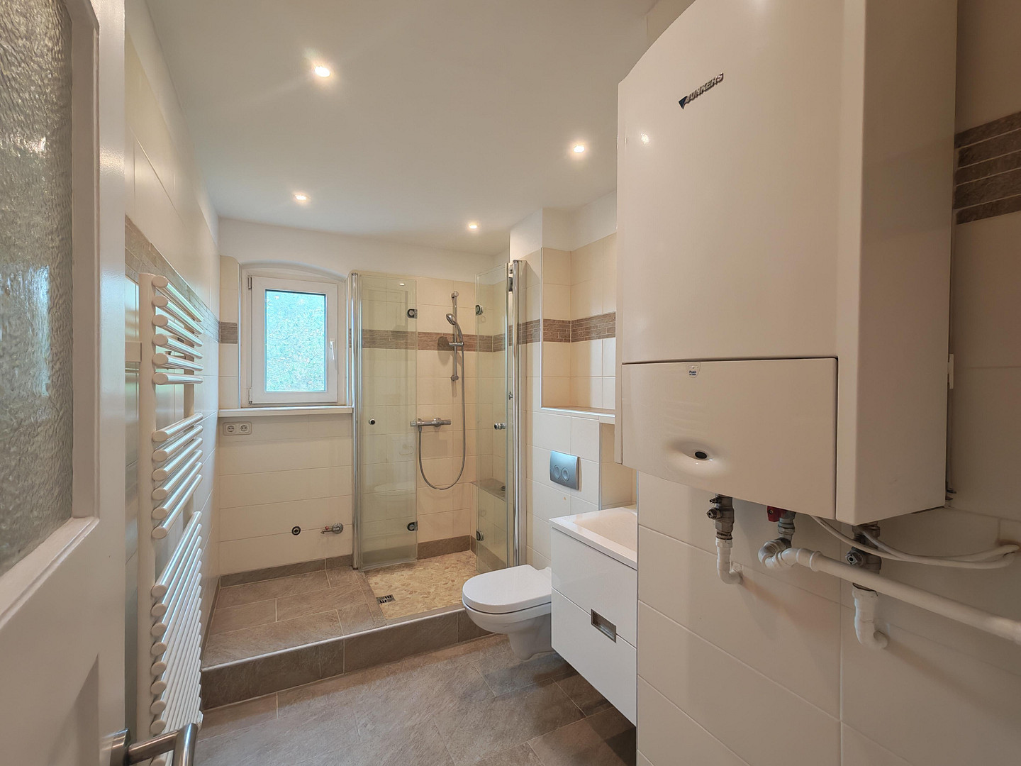 Frisch renovierte, exklusive Maisonettewohnung mit Galerie, Kamin & Gartenanteil. Provisionsfrei – Ernststr.89, 13509 Berlin(Wittenau) – Vorschaubild 4