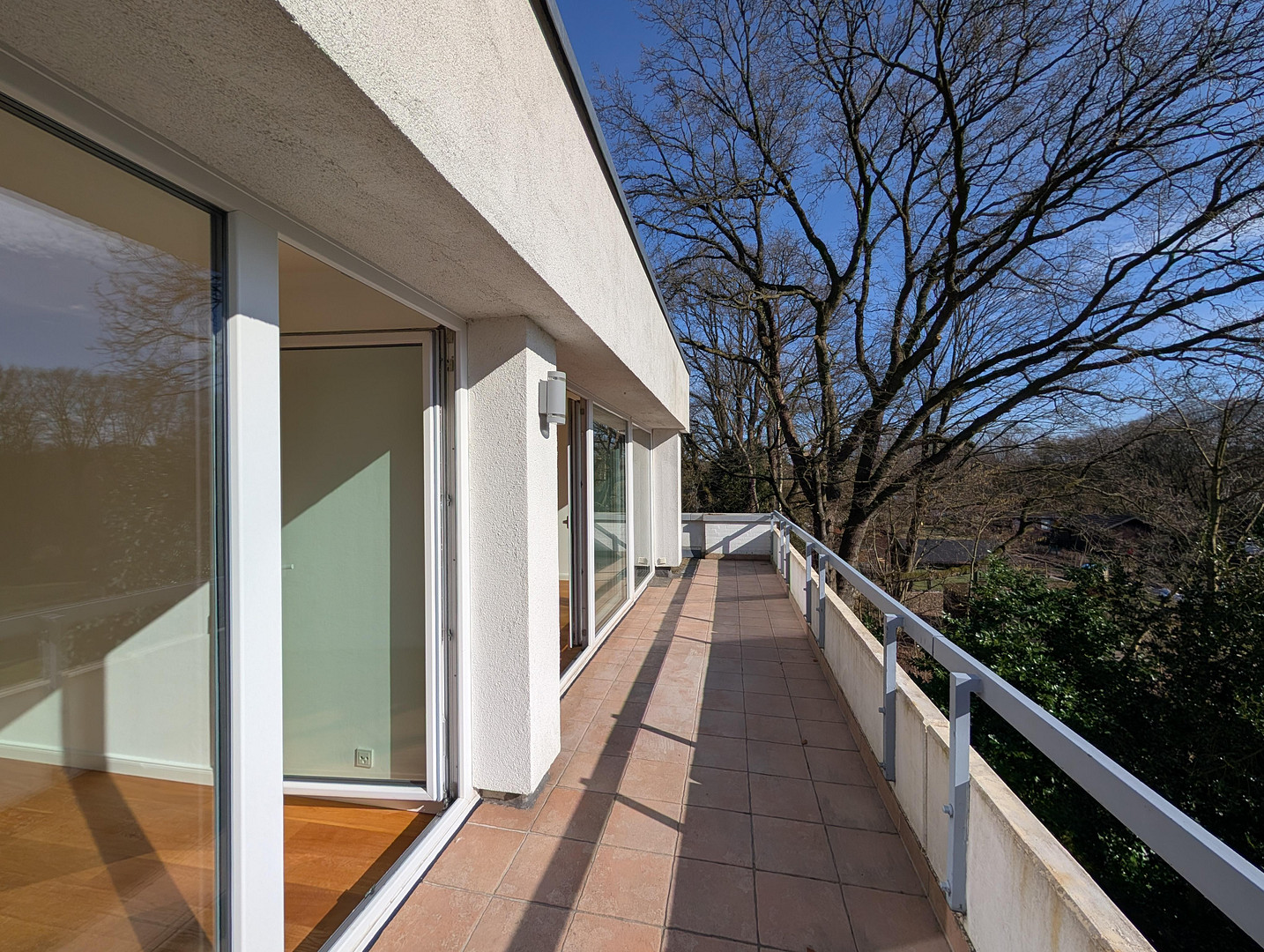 PROVISIONSFREI | Erstbezug nach Modernisierung: Penthouse Wohnung inkl. Tiefgaragenstellplatz – Saseler Chaussee 4a, 22391 Hamburg(Wellingsbüttel) – Vorschaubild 7