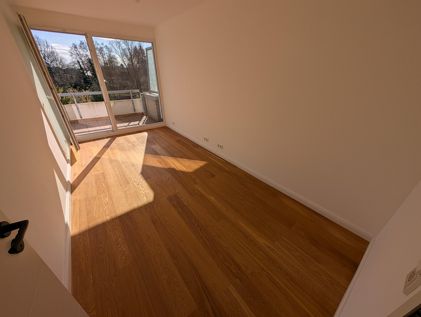 PROVISIONSFREI | Erstbezug nach Modernisierung: Penthouse Wohnung inkl. Tiefgaragenstellplatz – Saseler Chaussee 4a, 22391 Hamburg(Wellingsbüttel) – Vorschaubild 12