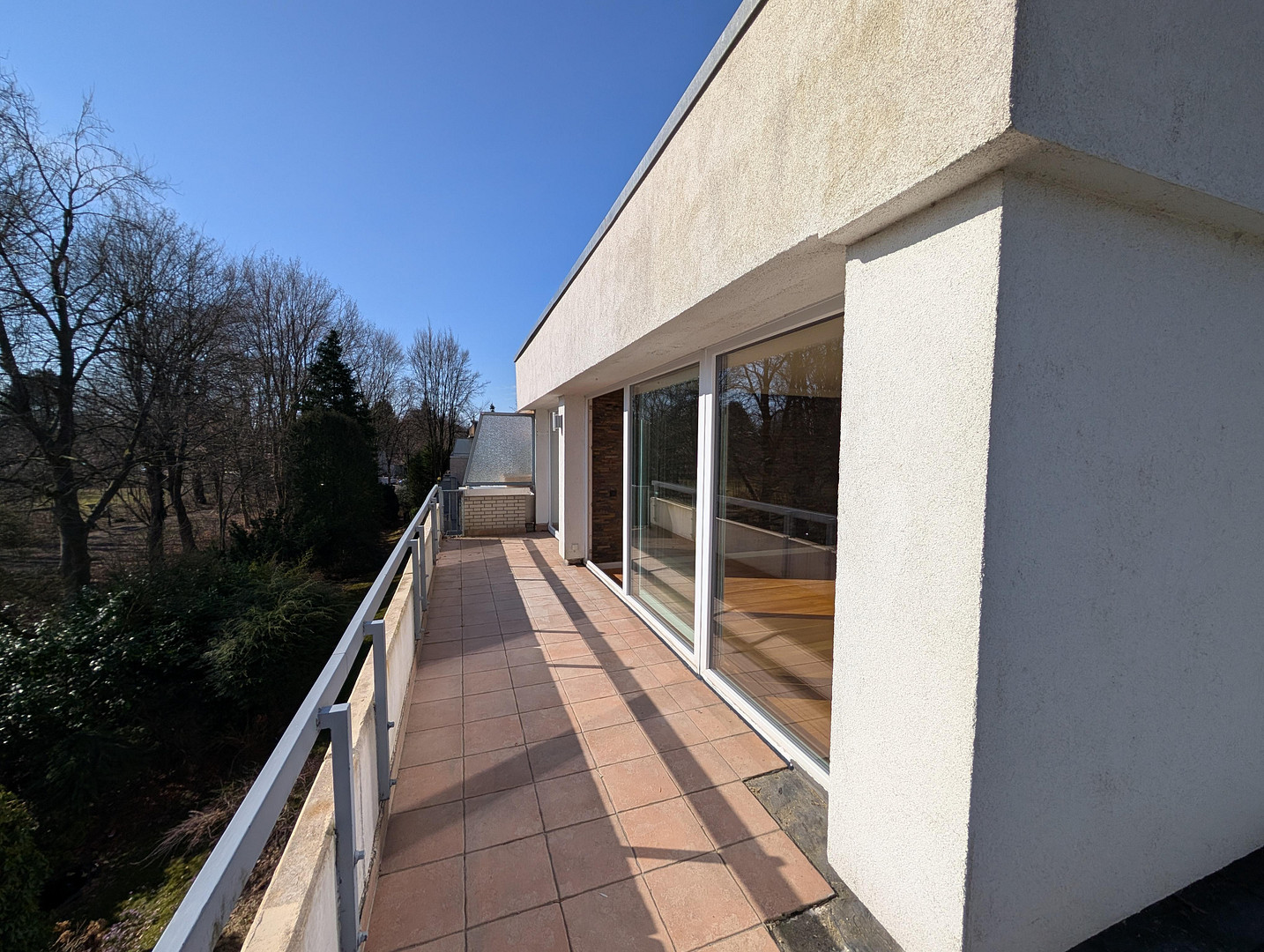 PROVISIONSFREI | Erstbezug nach Modernisierung: Penthouse Wohnung inkl. Tiefgaragenstellplatz – Saseler Chaussee 4a, 22391 Hamburg(Wellingsbüttel) – Vorschaubild 6
