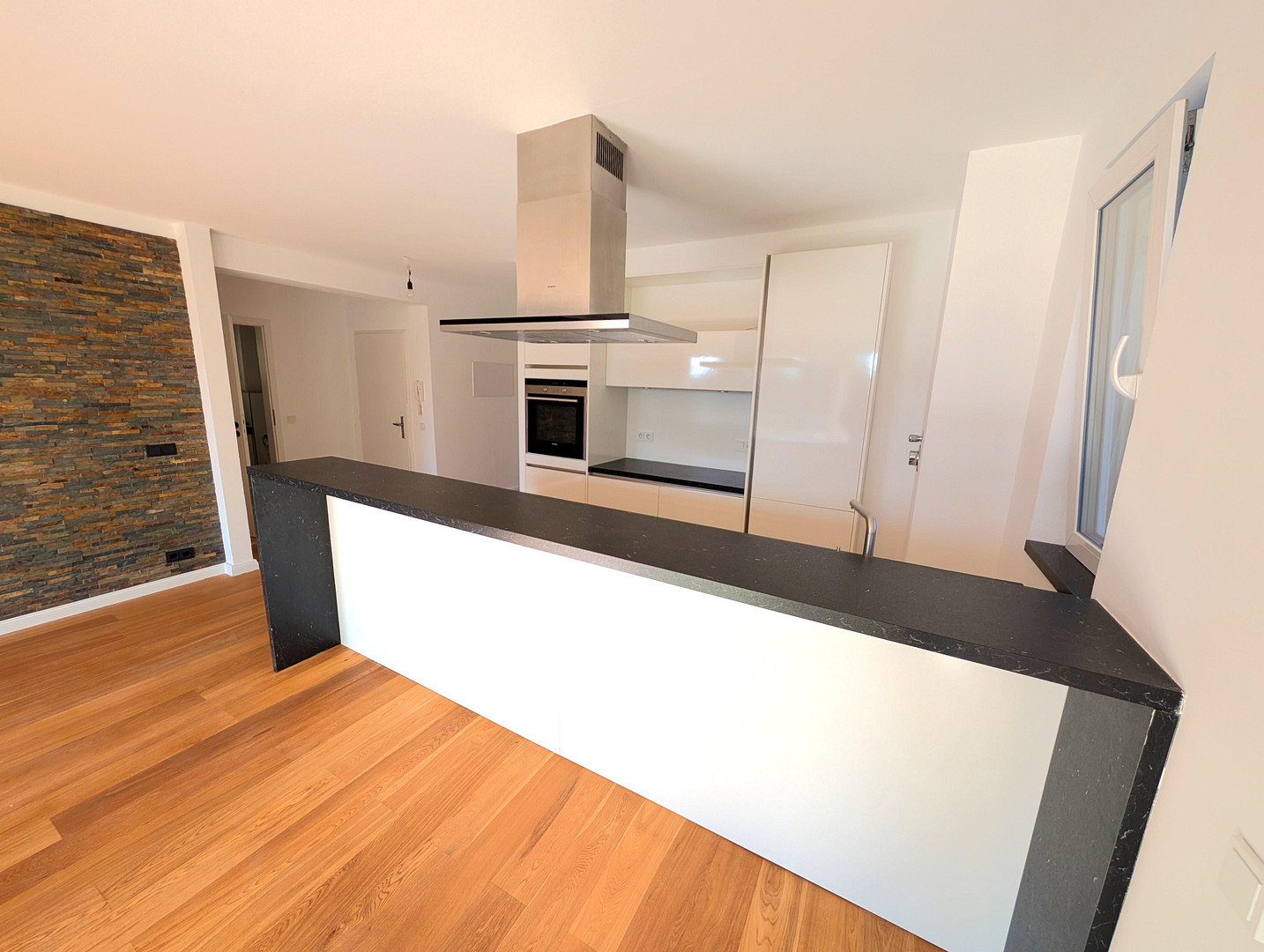 PROVISIONSFREI | Erstbezug nach Modernisierung: Penthouse Wohnung inkl. Tiefgaragenstellplatz – Saseler Chaussee 4a, 22391 Hamburg(Wellingsbüttel) – Vorschaubild 4