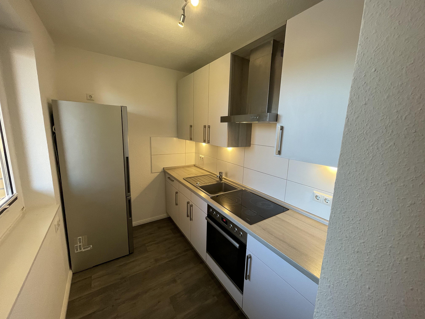 Ruhig, zentral, 1-Zimmer-Wohnung mit Balkon in Barmstedt ab 01.08.26 frei von privat – Erlengrund 2, 25355 Barmstedt – Vorschaubild 2