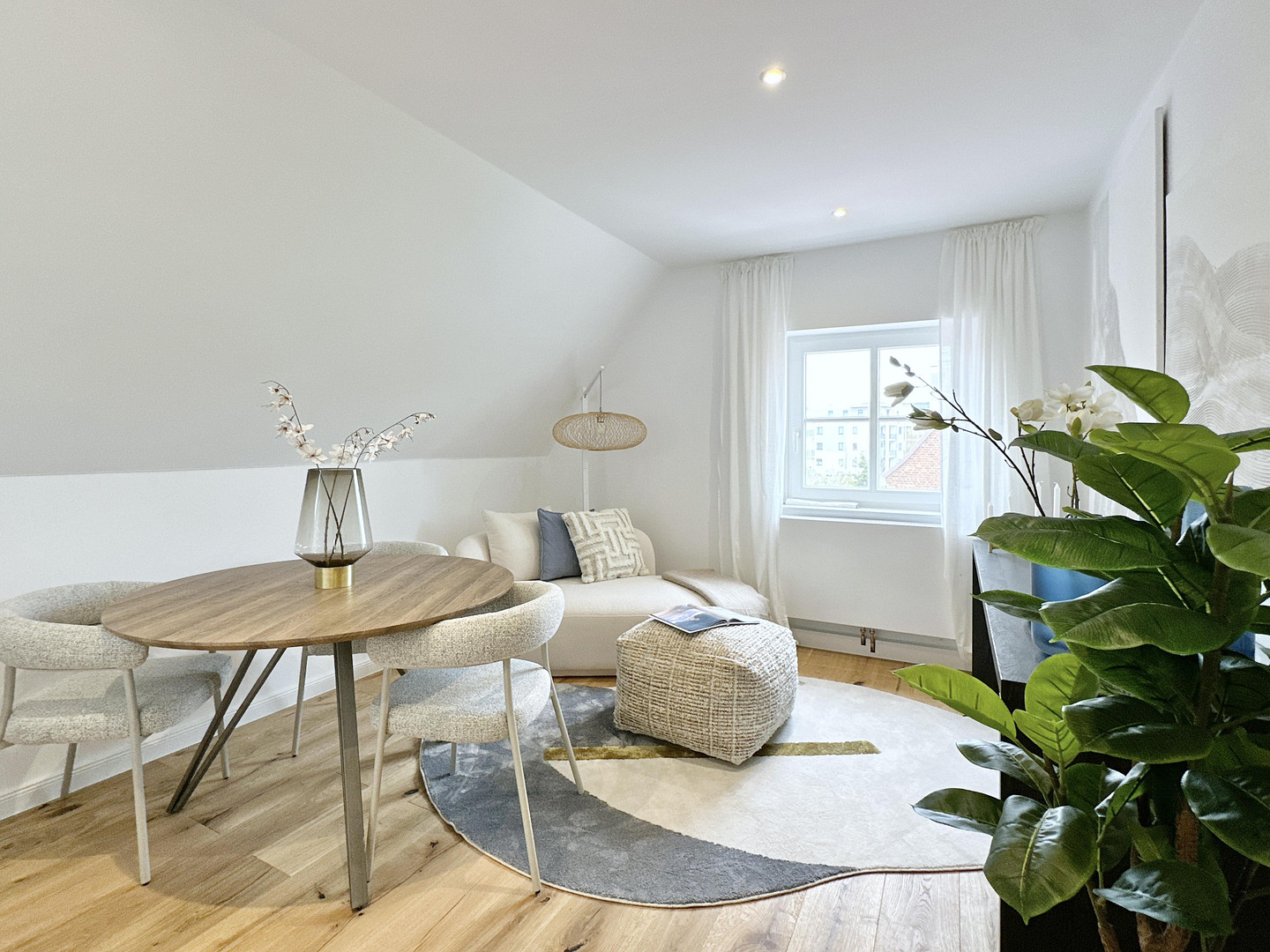 Exklusive Dachgeschosswohnung in Warnemünde – hochwertig saniert & stilvoll modernisiert