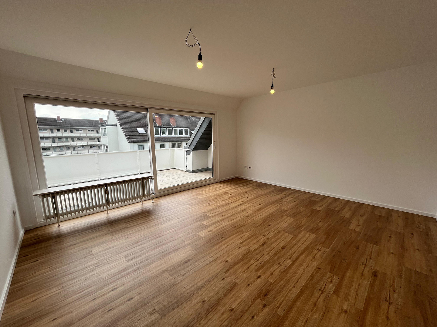 Frisch saniert: 4 Zimmer, Südbalkon & Garage in Toplage Schwachhausen – provisionsfrei – Scharnhorststraße 15a, 28211 Bremen(Schwachhausen) – Vorschaubild 4