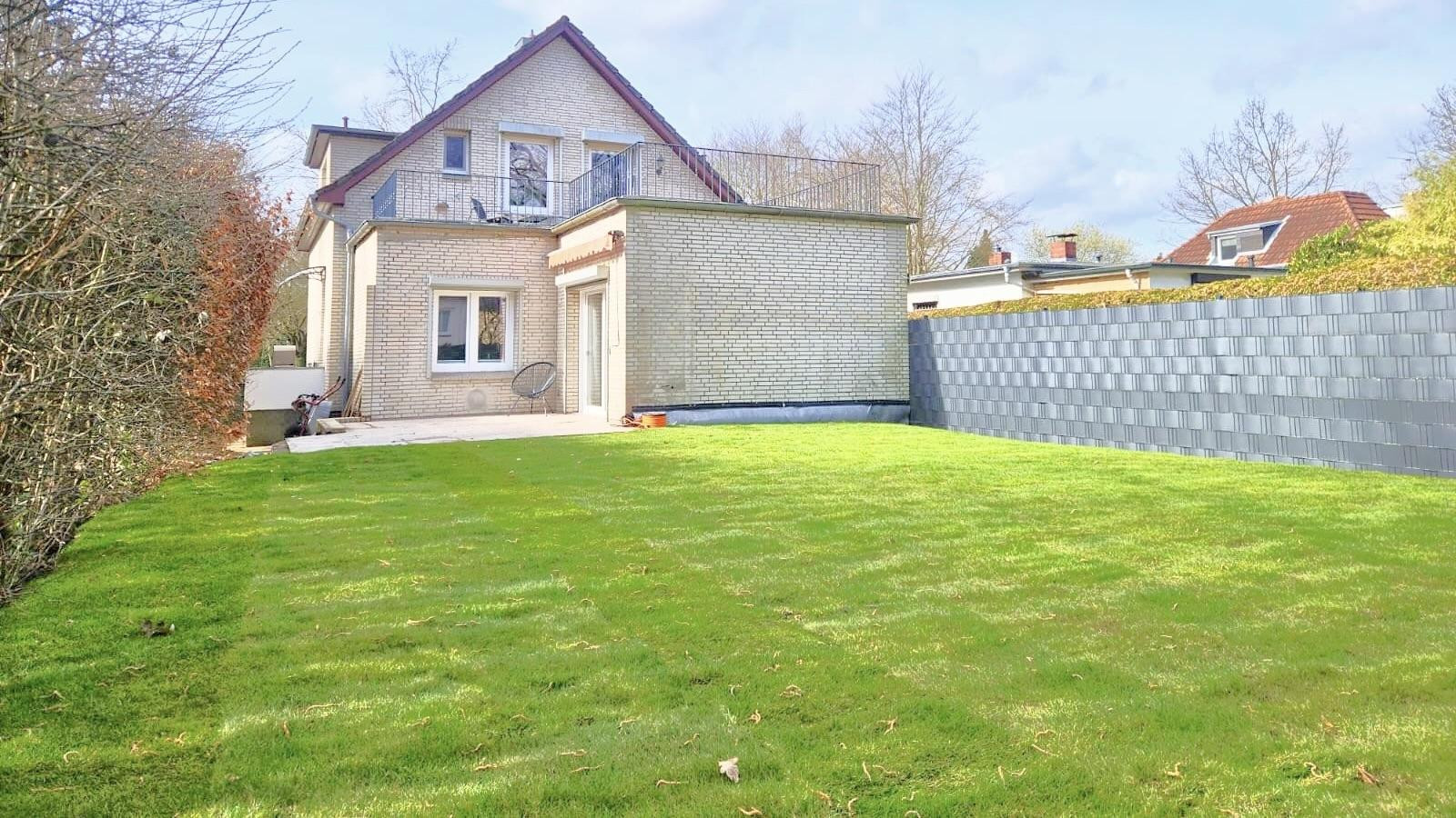 Zentral in HH-Niendorf: Einfamilienhaus (5,5 Zimmer) mit sonnigem Garten und PKW Stellplatz – Hamburg(Niendorf) – Vorschaubild 6