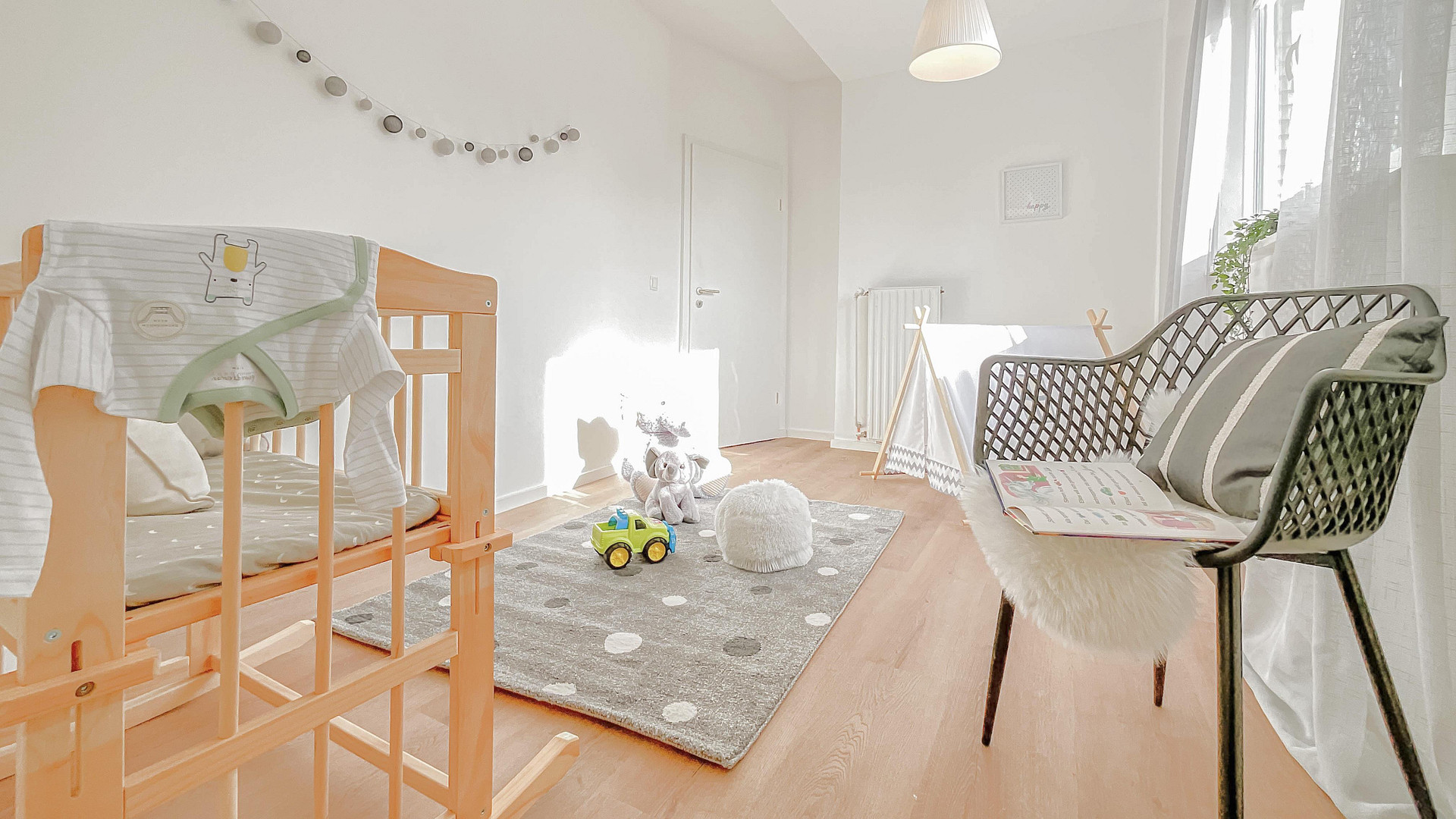 Zentral in HH-Niendorf: Einfamilienhaus (5,5 Zimmer) mit sonnigem Garten und PKW Stellplatz – Hamburg(Niendorf) – Vorschaubild 9