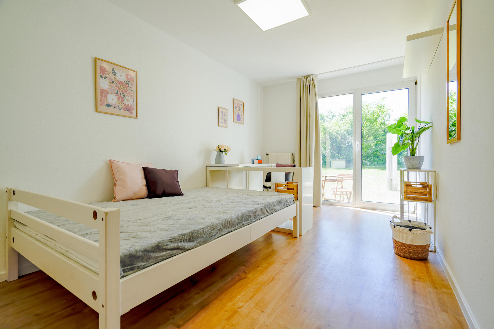 Moderne, helle, NEU renovierte, vollmöblierte Wohg. + Keller + Tiefgarage, Zentral in Mainz