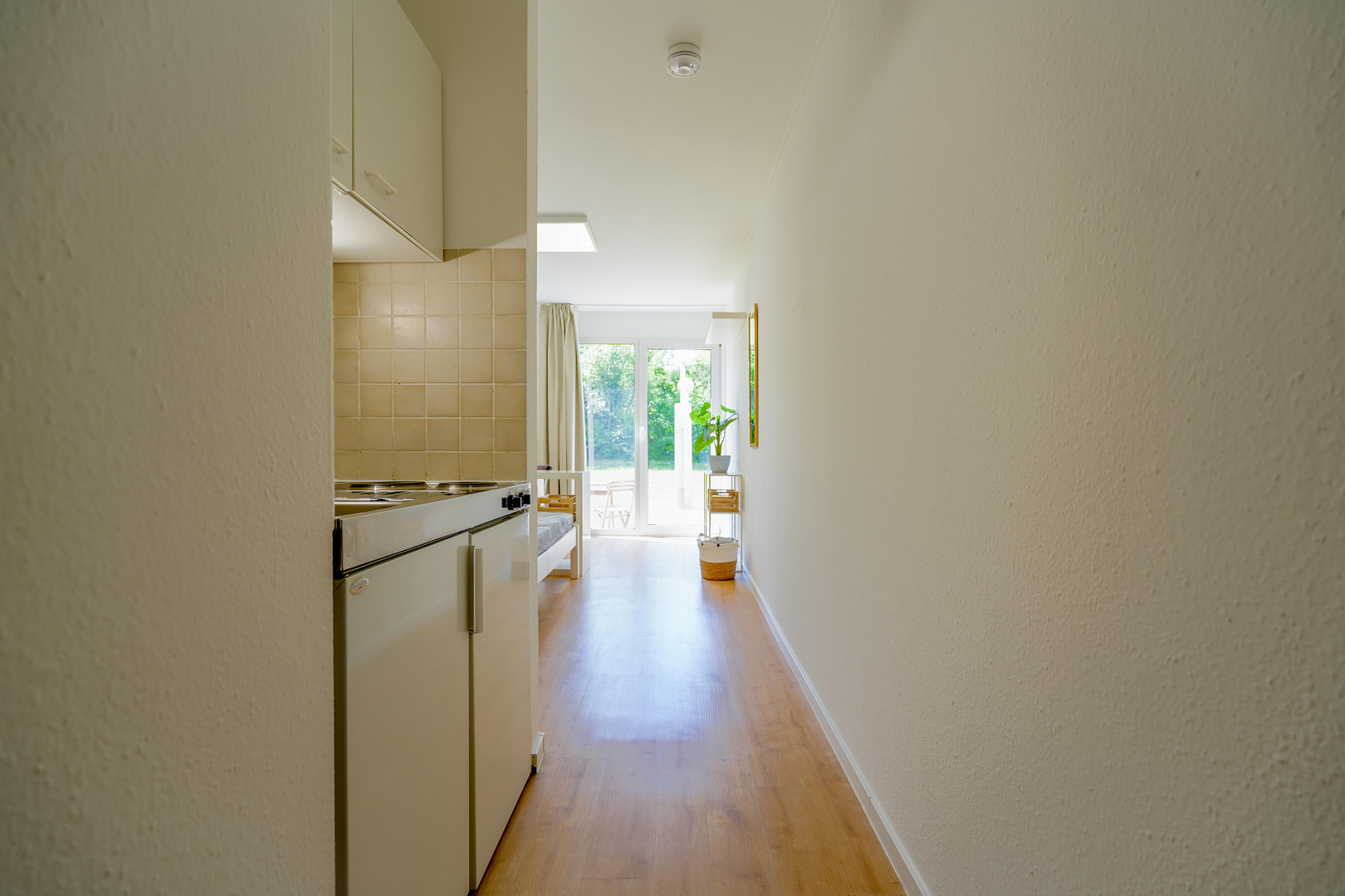Moderne, helle, NEU renovierte, vollmöblierte Wohg. + Keller + Tiefgarage, Zentral in Mainz – Mainz – Vorschaubild 5