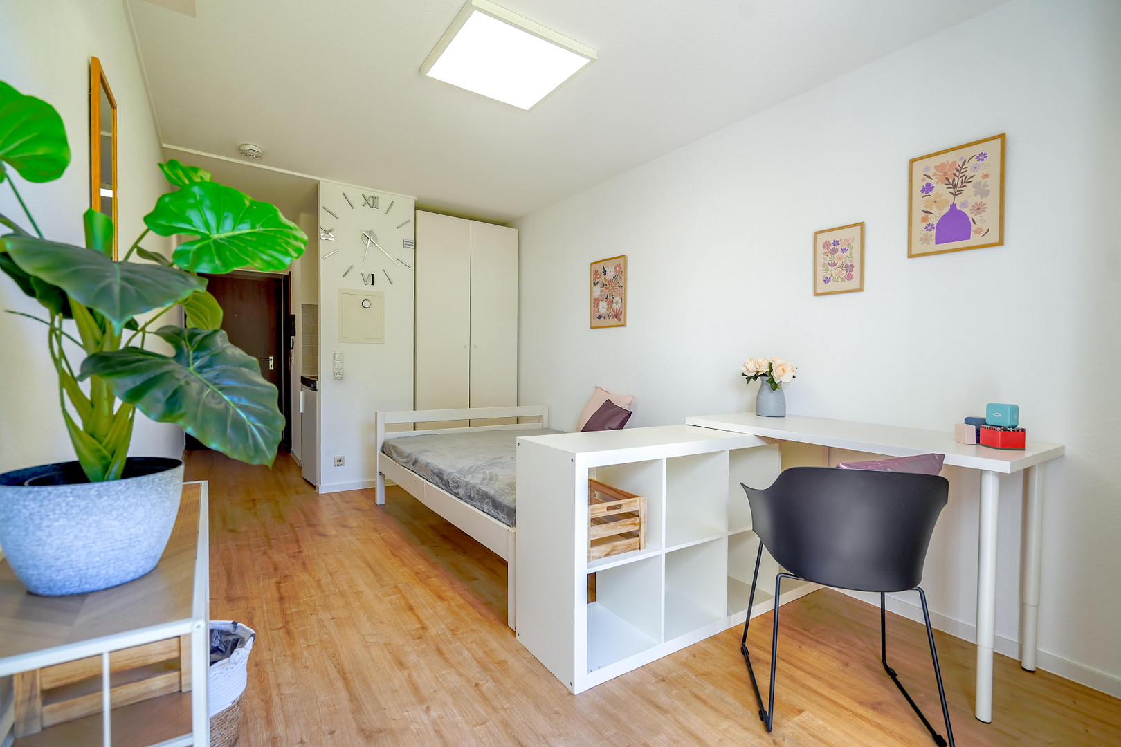 Moderne, helle, NEU renovierte, vollmöblierte Wohg. + Keller + Tiefgarage, Zentral in Mainz – Mainz – Vorschaubild 2