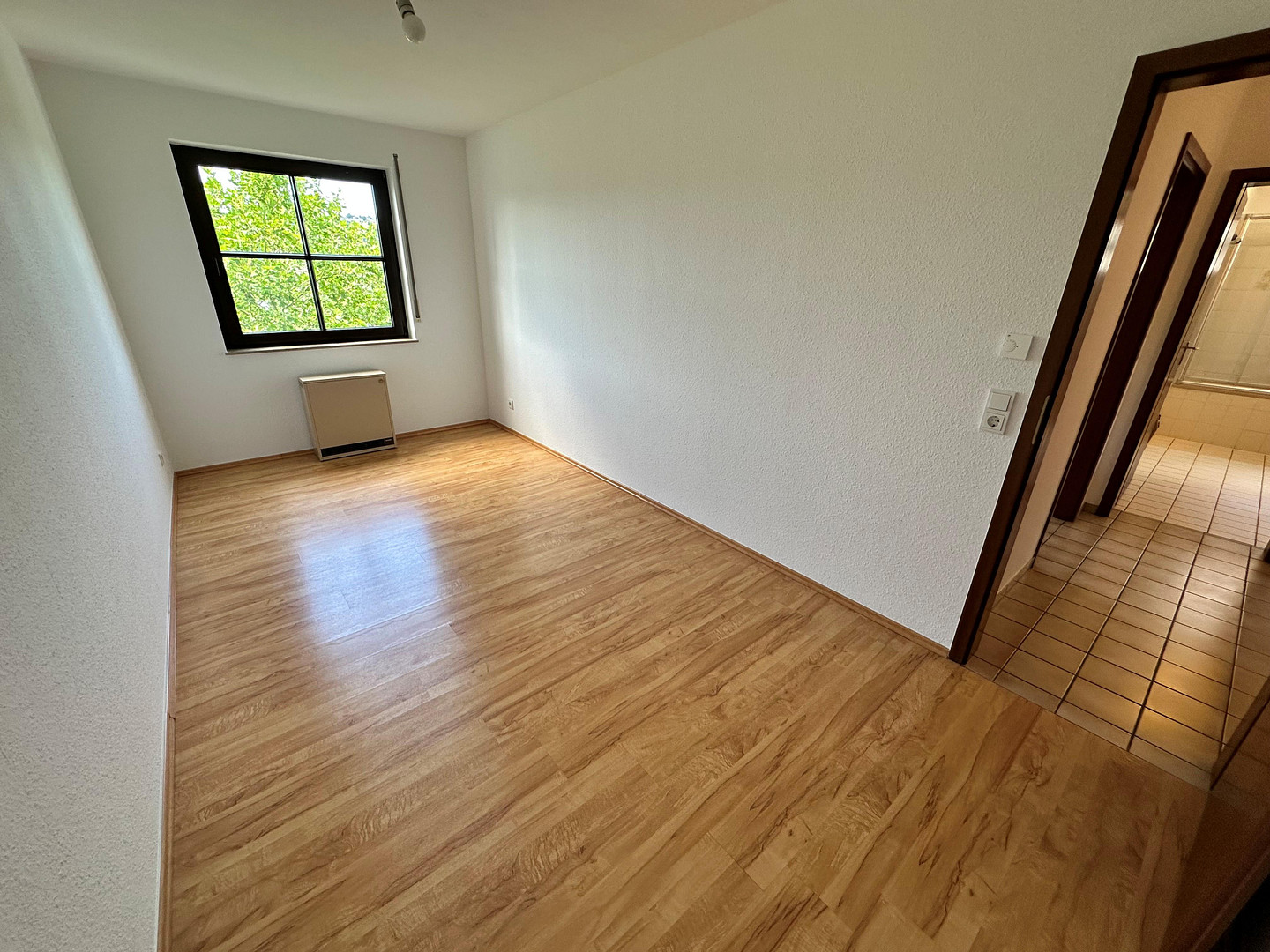 Hübsche 3 Zimmer Wohnung mit Balkon, Tiefgaragenstellplatz und Einbauküche – Im Hopfengarten, 54295 Trier(Heiligkreuz) – Vorschaubild 8