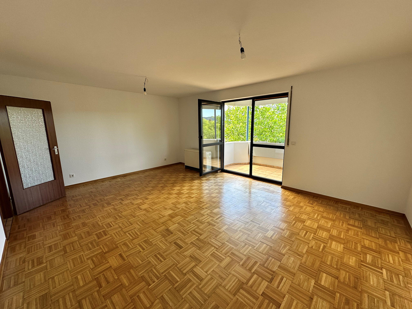 Hübsche 3 Zimmer Wohnung mit Balkon, Tiefgaragenstellplatz und Einbauküche – Im Hopfengarten, 54295 Trier(Heiligkreuz) – Vorschaubild 3
