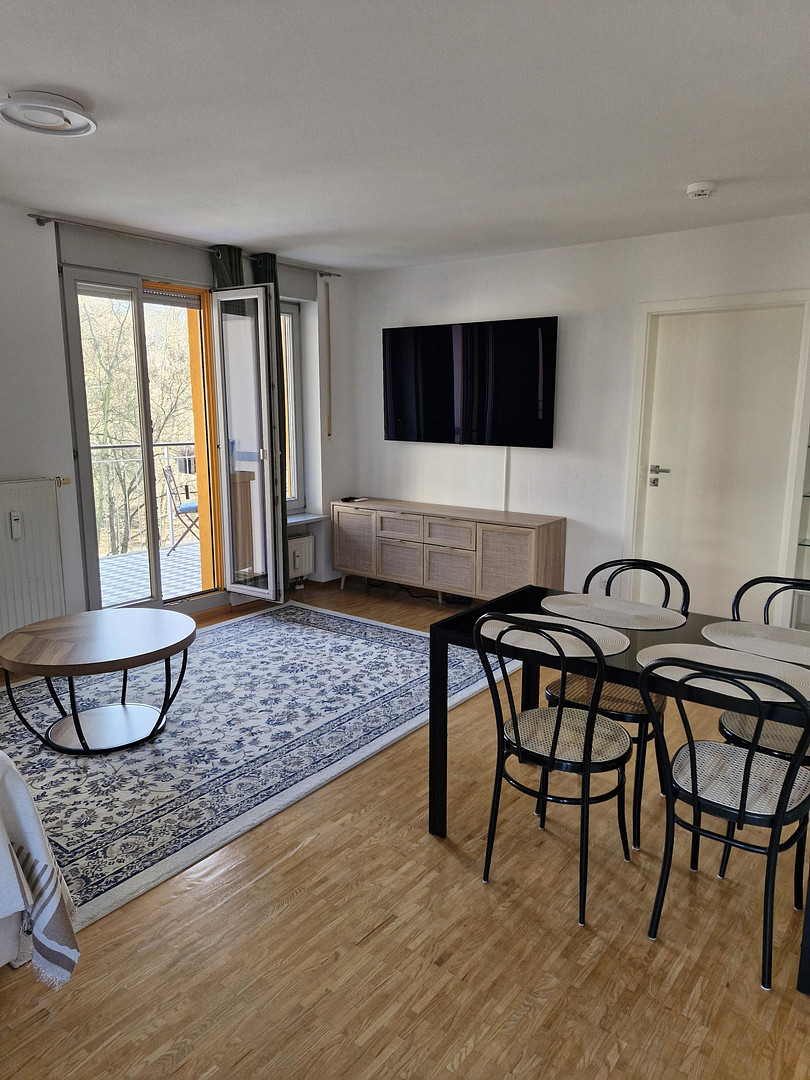 Schöne möblierte 2-Zimmer-Wohnung mit 1 großen Balkon in der Schwanthalerhöhe – München(Schwanthalerhöhe) – Vorschaubild 2