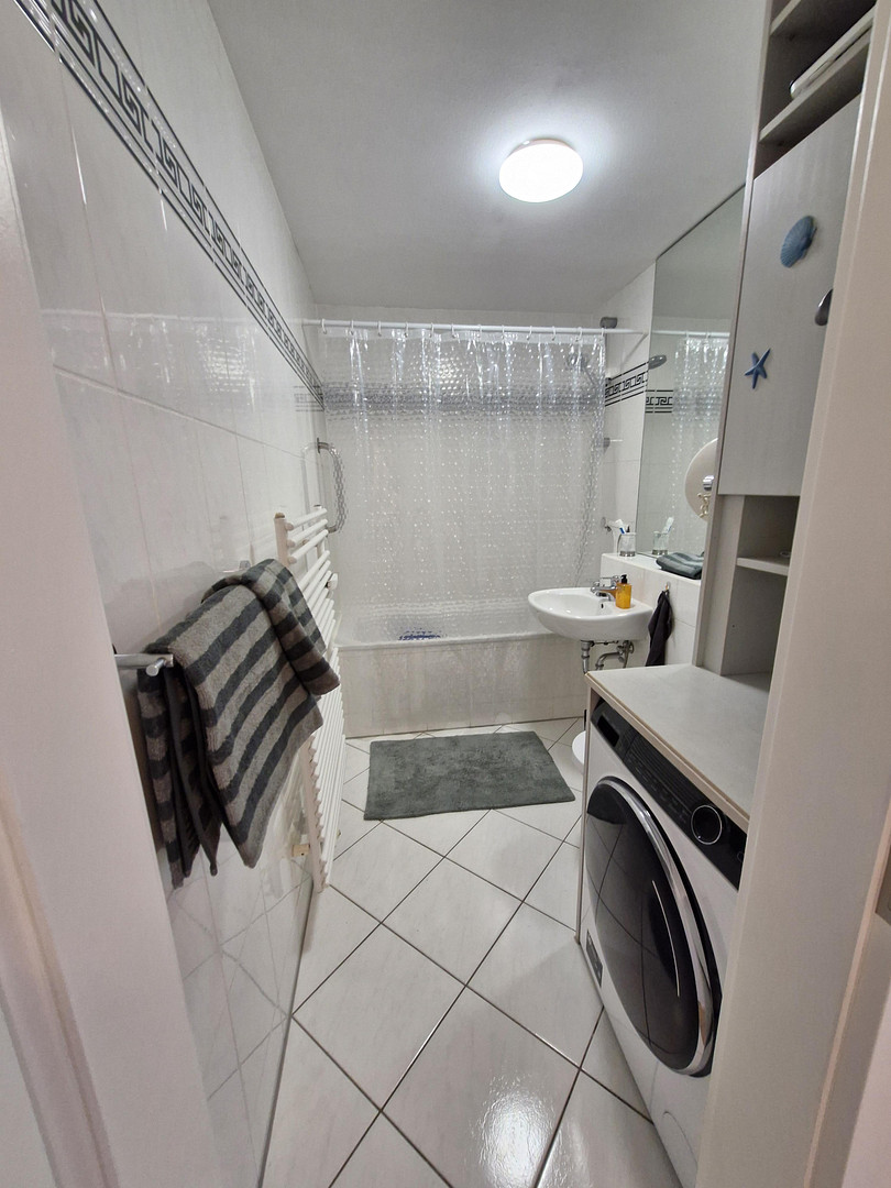 Schöne möblierte 2-Zimmer-Wohnung mit 1 großen Balkon in der Schwanthalerhöhe – München(Schwanthalerhöhe) – Vorschaubild 4