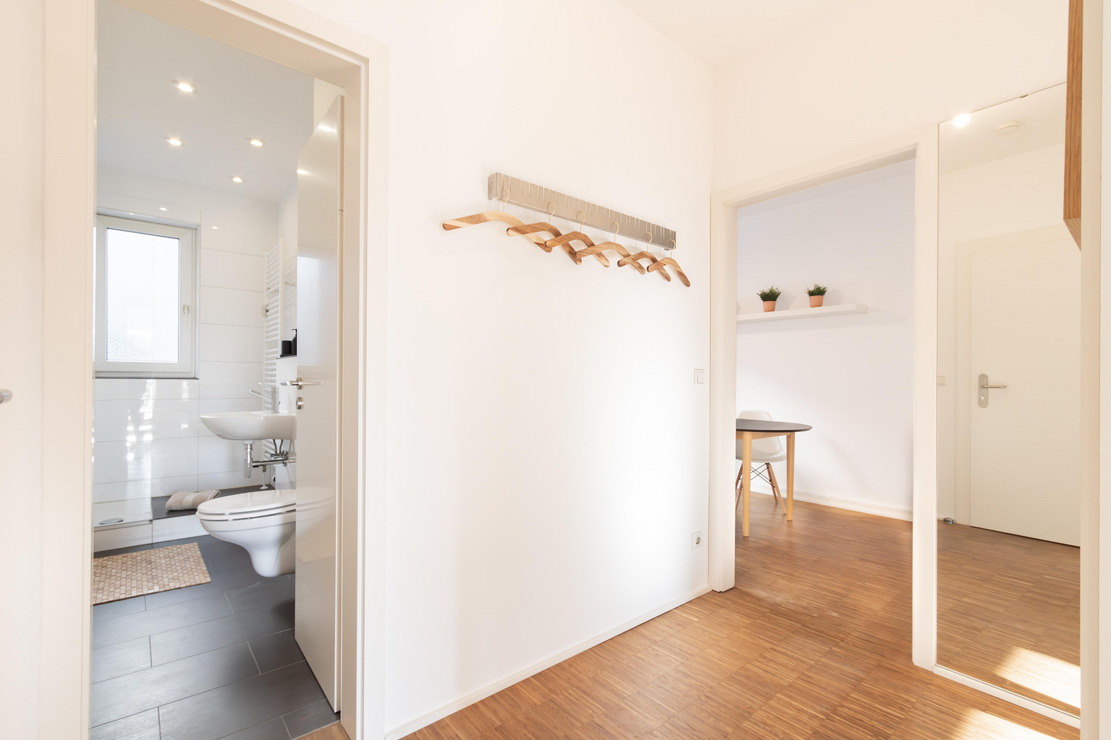 Medienhafen-möblierte Wohnung in ruhiger Lage mit Sonnenbalkon – Neckarstr. 15, 40219 Düsseldorf(Unterbilk) – Vorschaubild 16