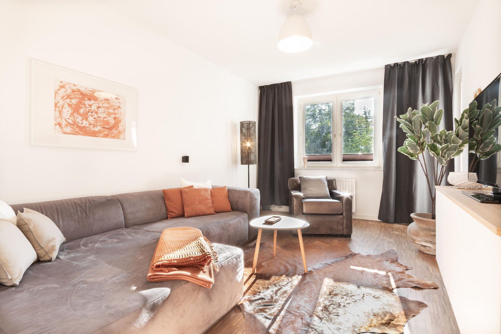 Medienhafen-möblierte Wohnung in ruhiger Lage mit Sonnenbalkon – Neckarstr. 15, 40219 Düsseldorf(Unterbilk) – Vorschaubild 2