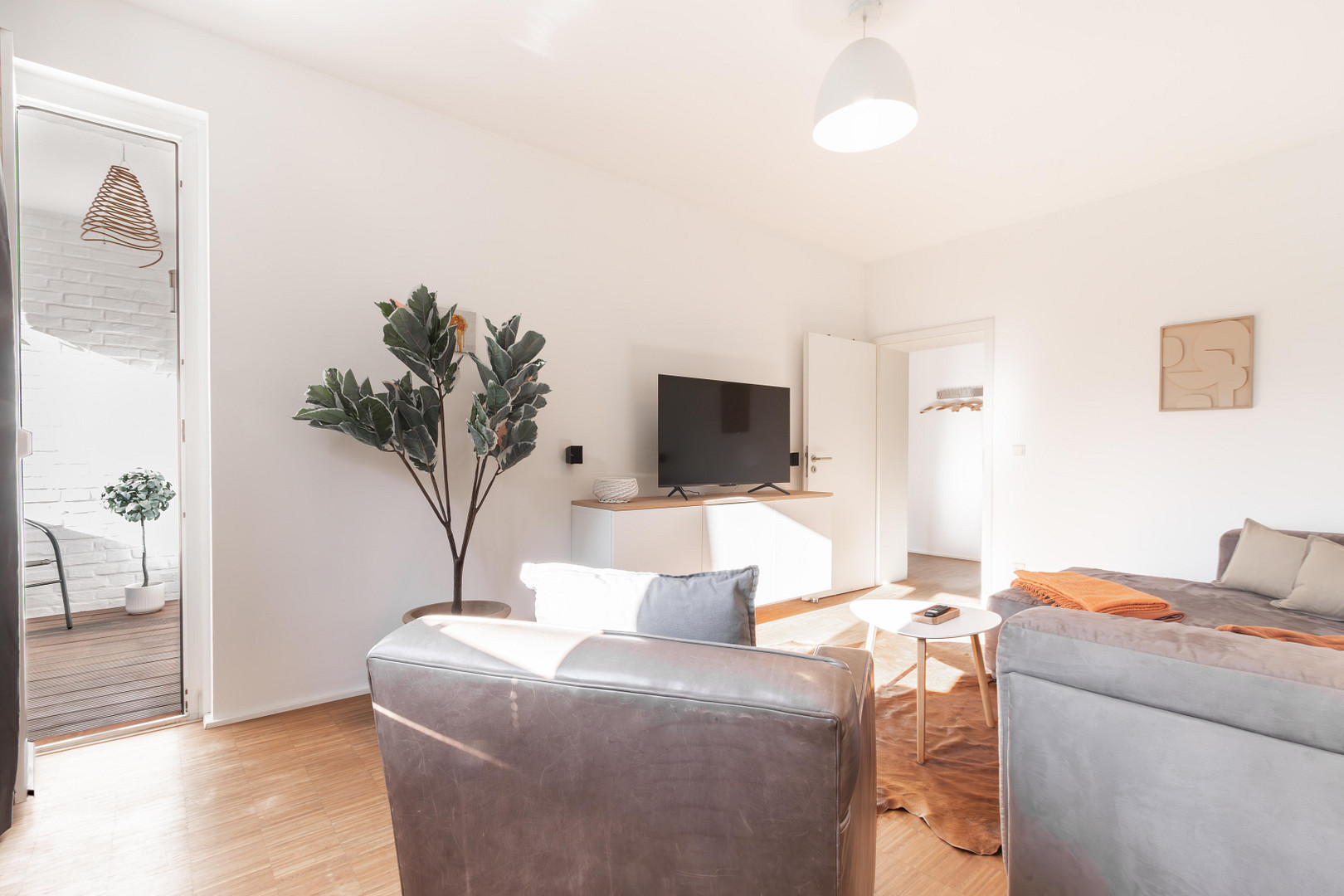 Medienhafen-möblierte Wohnung in ruhiger Lage mit Sonnenbalkon – Neckarstr. 15, 40219 Düsseldorf(Unterbilk) – Vorschaubild 5
