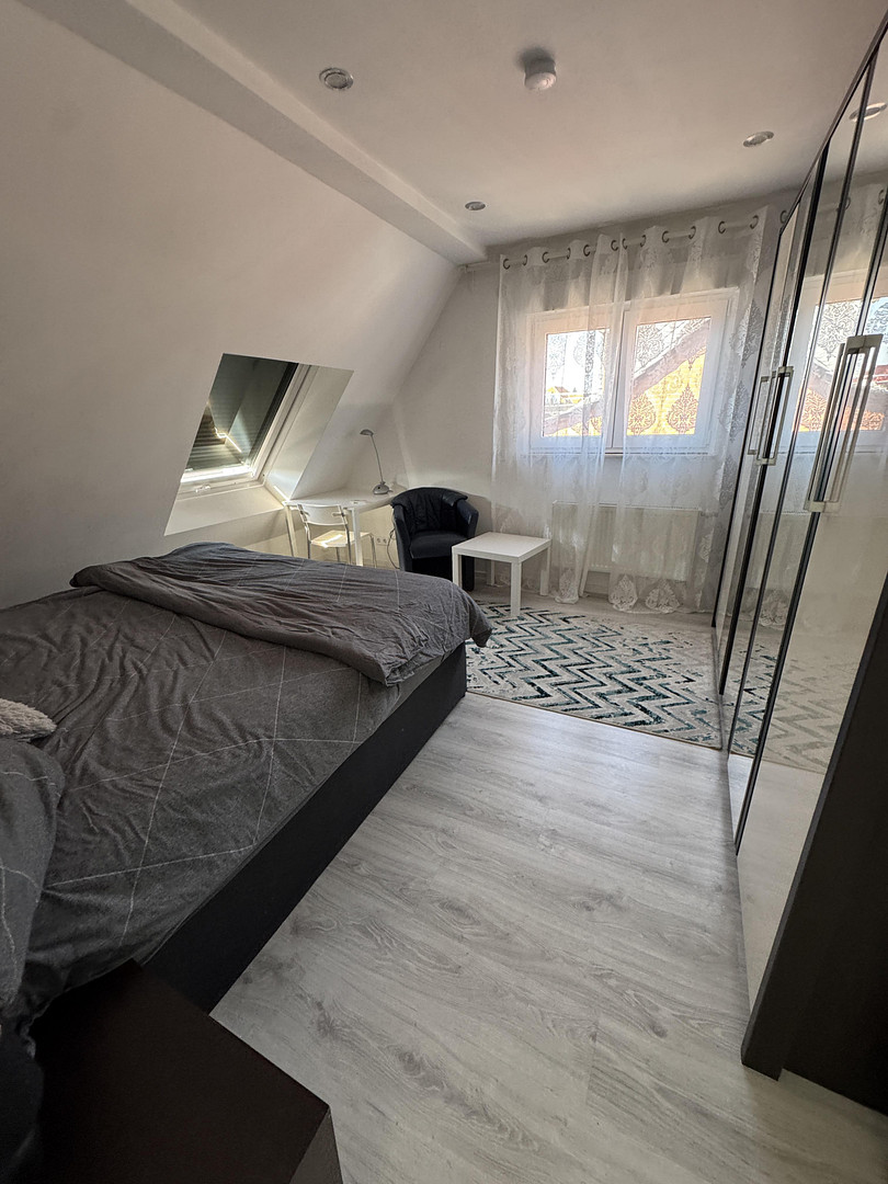 Möblierte 3-Zimmer-Wohnung mit Balkon und kostenlosen Parkplätzen – Bredelaerstraße 39, 40474 Düsseldorf(Lohausen) – Vorschaubild 2