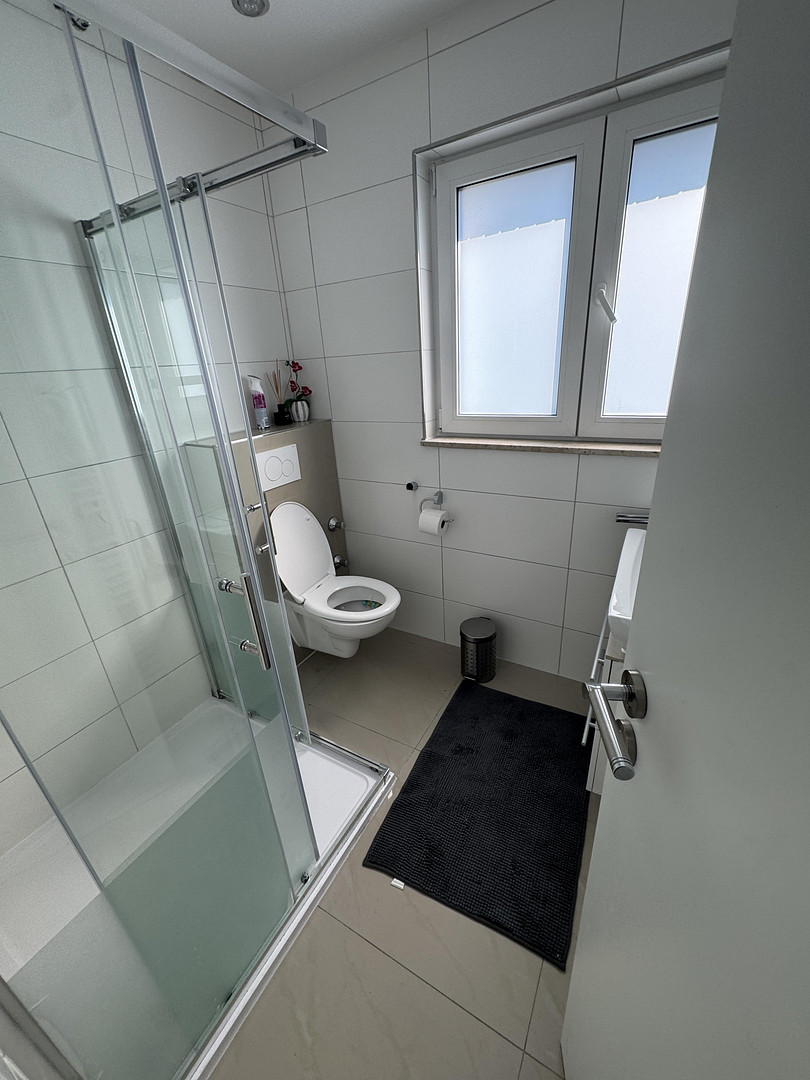 Möblierte 3-Zimmer-Wohnung mit Balkon und kostenlosen Parkplätzen – Bredelaerstraße 39, 40474 Düsseldorf(Lohausen) – Vorschaubild 16