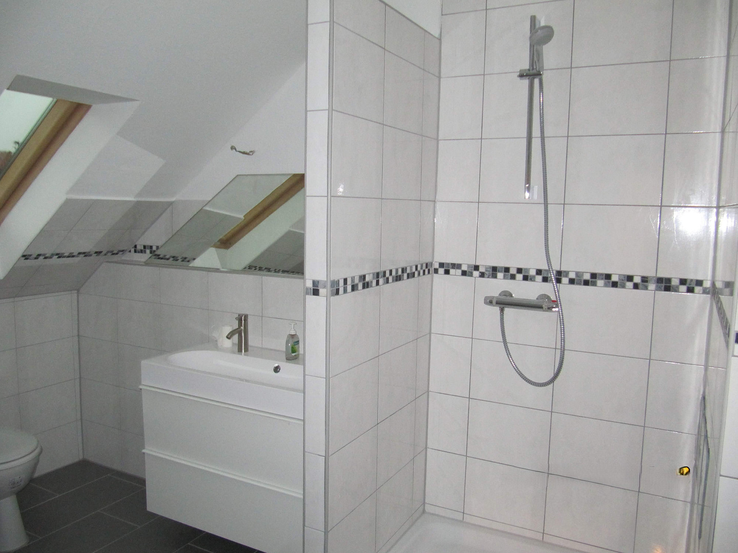 TOP LAGE LAUFAMHOLZ: LAUFEND UND UMFANGREICH MODERNISIERTES -- 6-ZIMMER-RMH MIT EINZELGARAGE. – Hartensteinerstrasse 6, 90482 Nürnberg(Laufamholz) – Vorschaubild 14