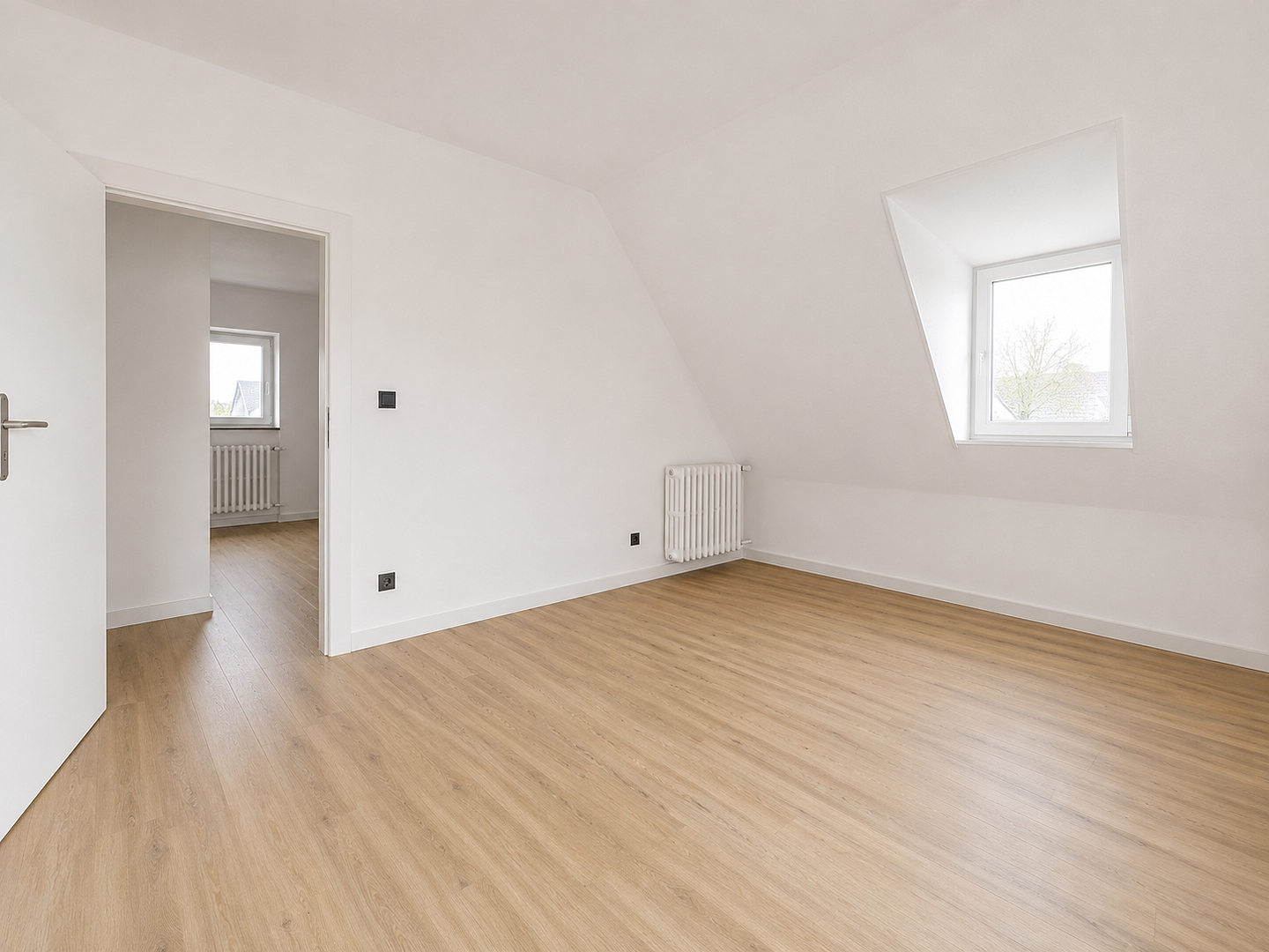 Frisch modernisierte 2-Zimmer-Dachgeschosswohnung mit Einbauküche in Bochum-Wattenscheid – Weststraße, 44866 Bochum(Wattenscheid) – Vorschaubild 3