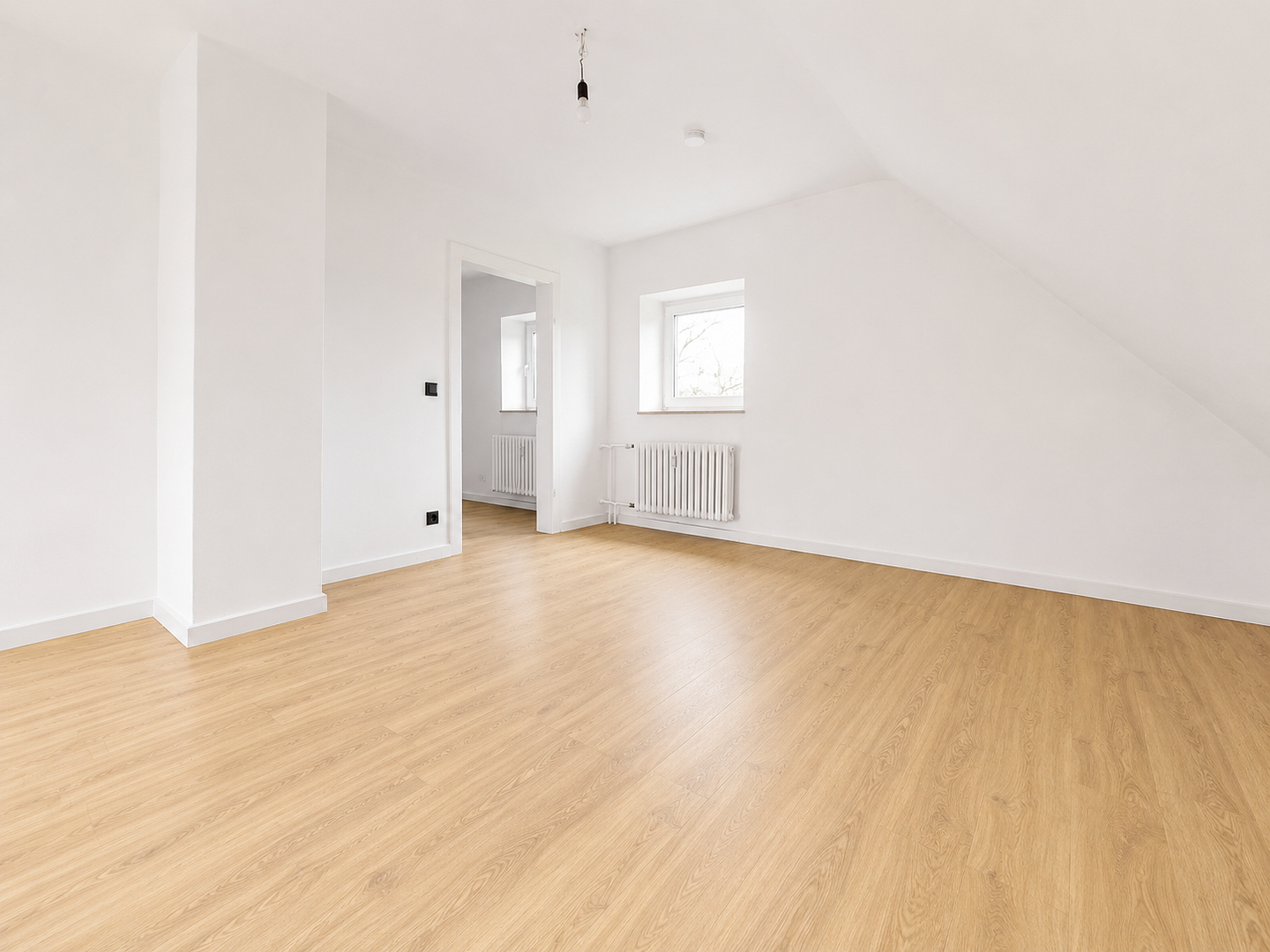 Frisch modernisierte 2-Zimmer-Dachgeschosswohnung mit Einbauküche in Bochum-Wattenscheid – Weststraße, 44866 Bochum(Wattenscheid) – Vorschaubild 4