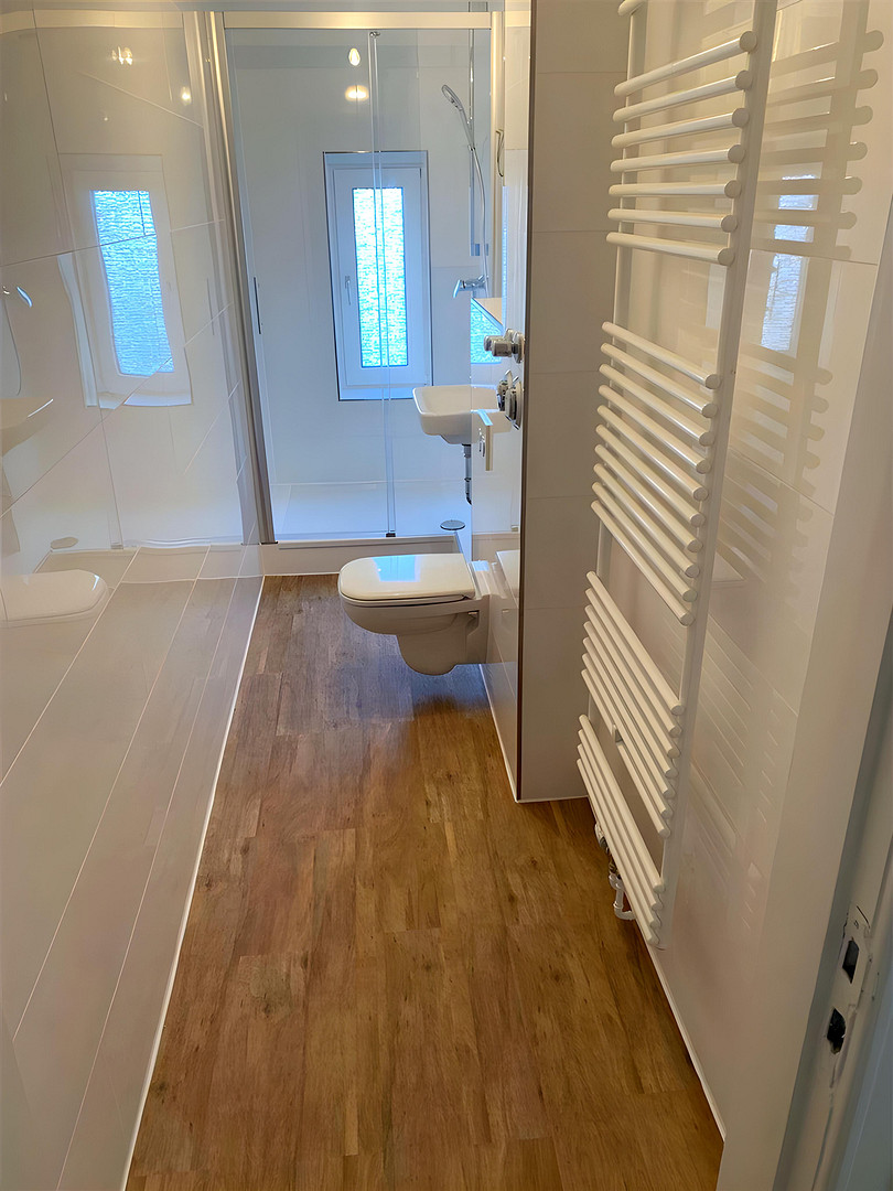Exklusive 4-Zimmer-Dachgeschosswohnung für Studenten-WG – Frisch saniert | Neue Einbauküche – Walddörferstrasse 276, 22047 Hamburg(Wandsbek) – Vorschaubild 8