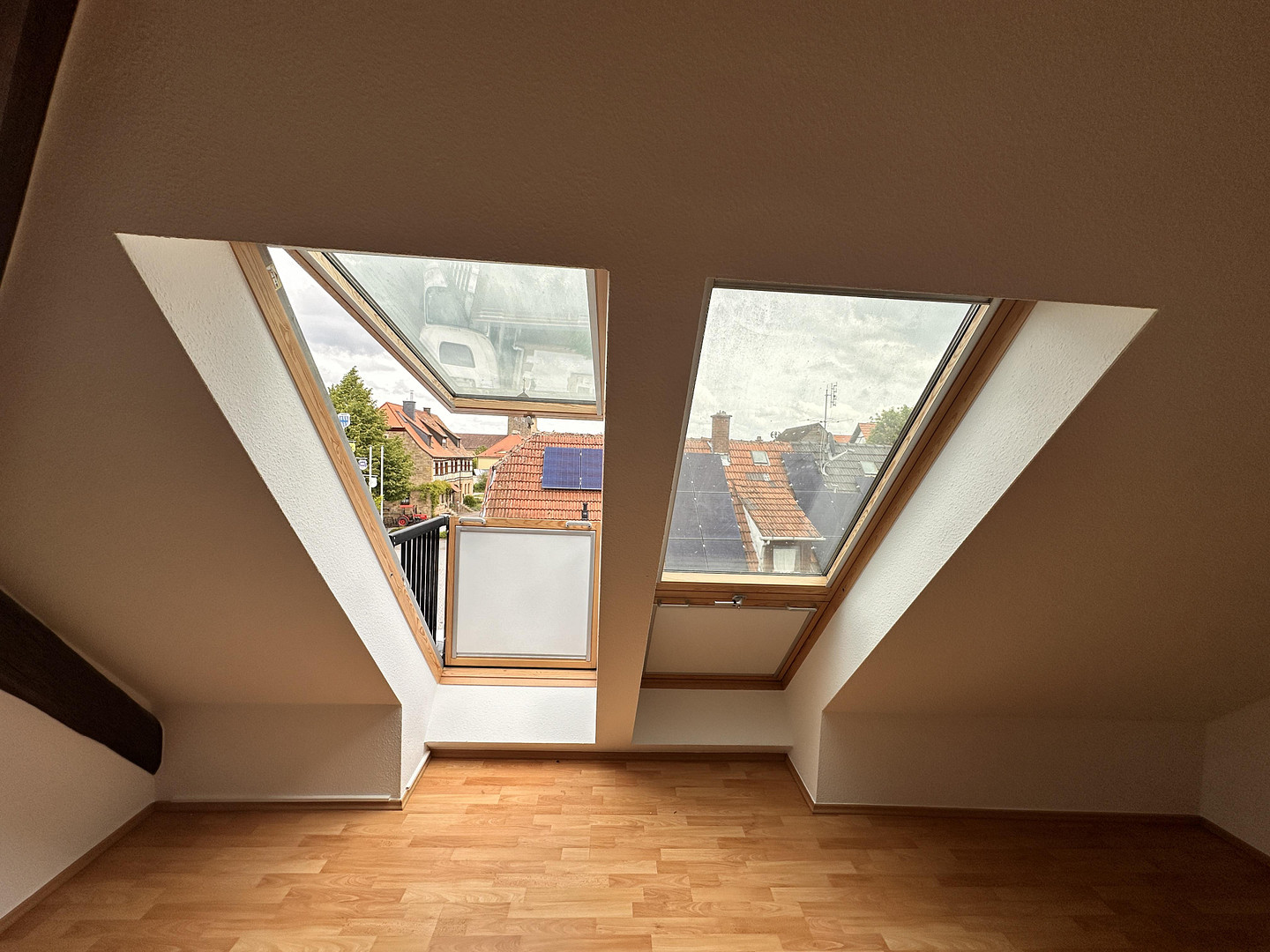 Charmante Dachgeschoss-/Maisonettewohnung mit besonderem Raumgefühl – Am Zehnt 9, 74889 Sinsheim-Hilsbach(Hilsbach) – Vorschaubild 2