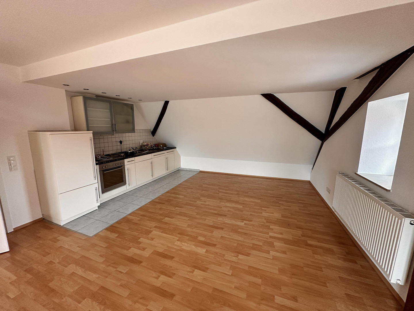 Charmante Dachgeschoss-/Maisonettewohnung mit besonderem Raumgefühl – Am Zehnt 9, 74889 Sinsheim-Hilsbach(Hilsbach) – Vorschaubild 4