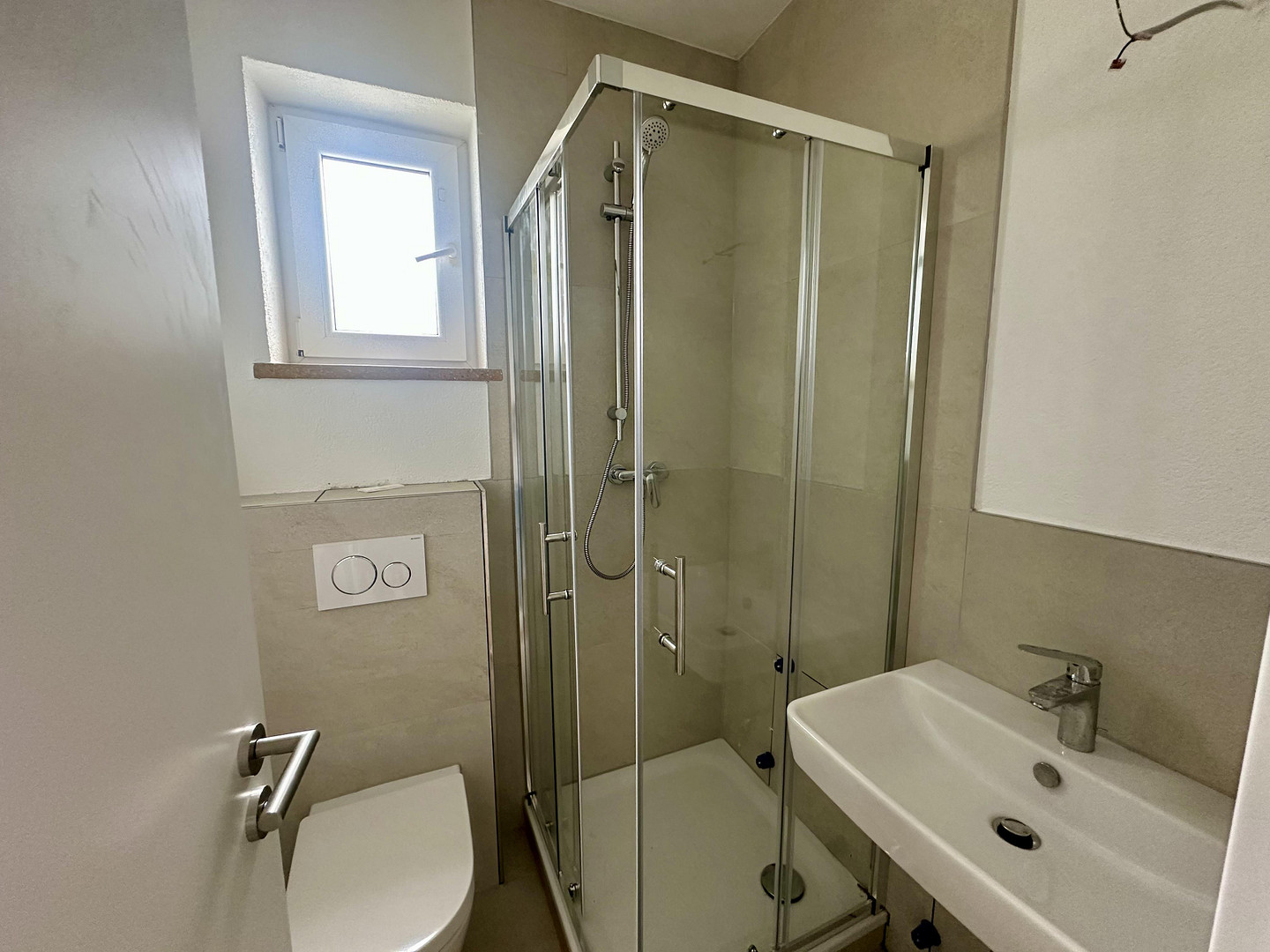 Modernes Wohnen nach Sanierung – 2-Zimmer-Wohnung mit neuer Einbauküche – Wartbergstraße 17, 74072 Heilbronn – Vorschaubild 4