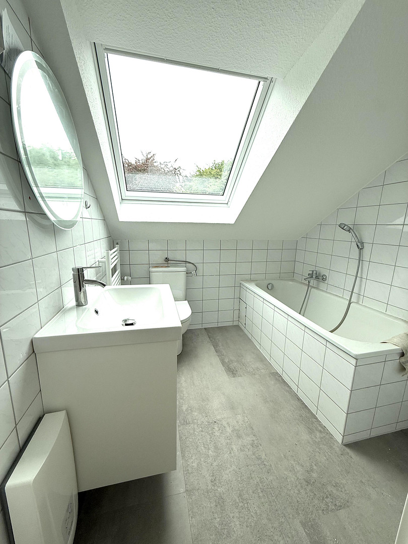 helle, geräumige & frisch renovierte 2 Zimmer Dachgeschosswohnung – Essen(Heidhausen) – Vorschaubild 5
